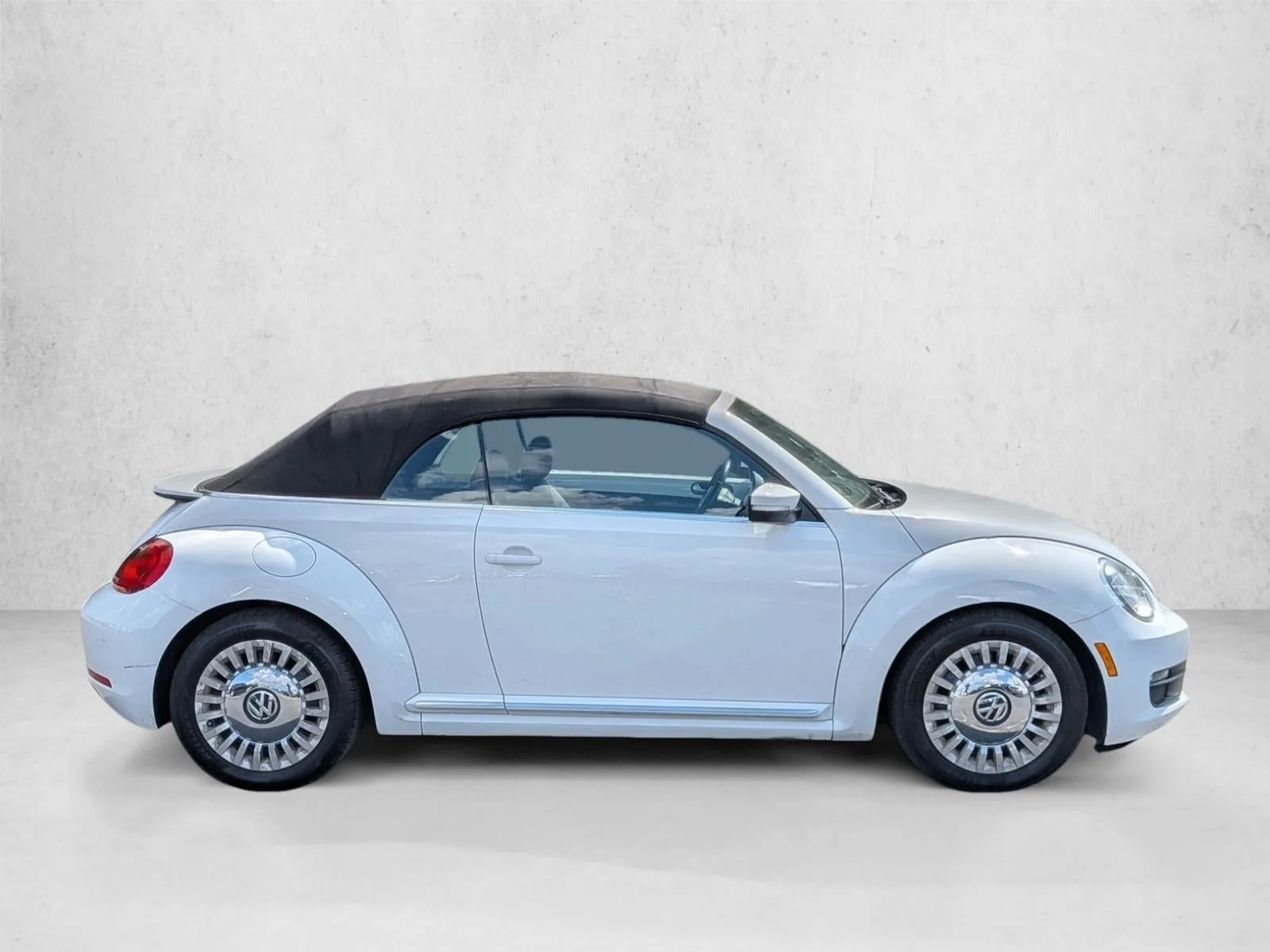 2016 Volkswagen Beetle Convertible 2dr Auto 1.8T S photo 5