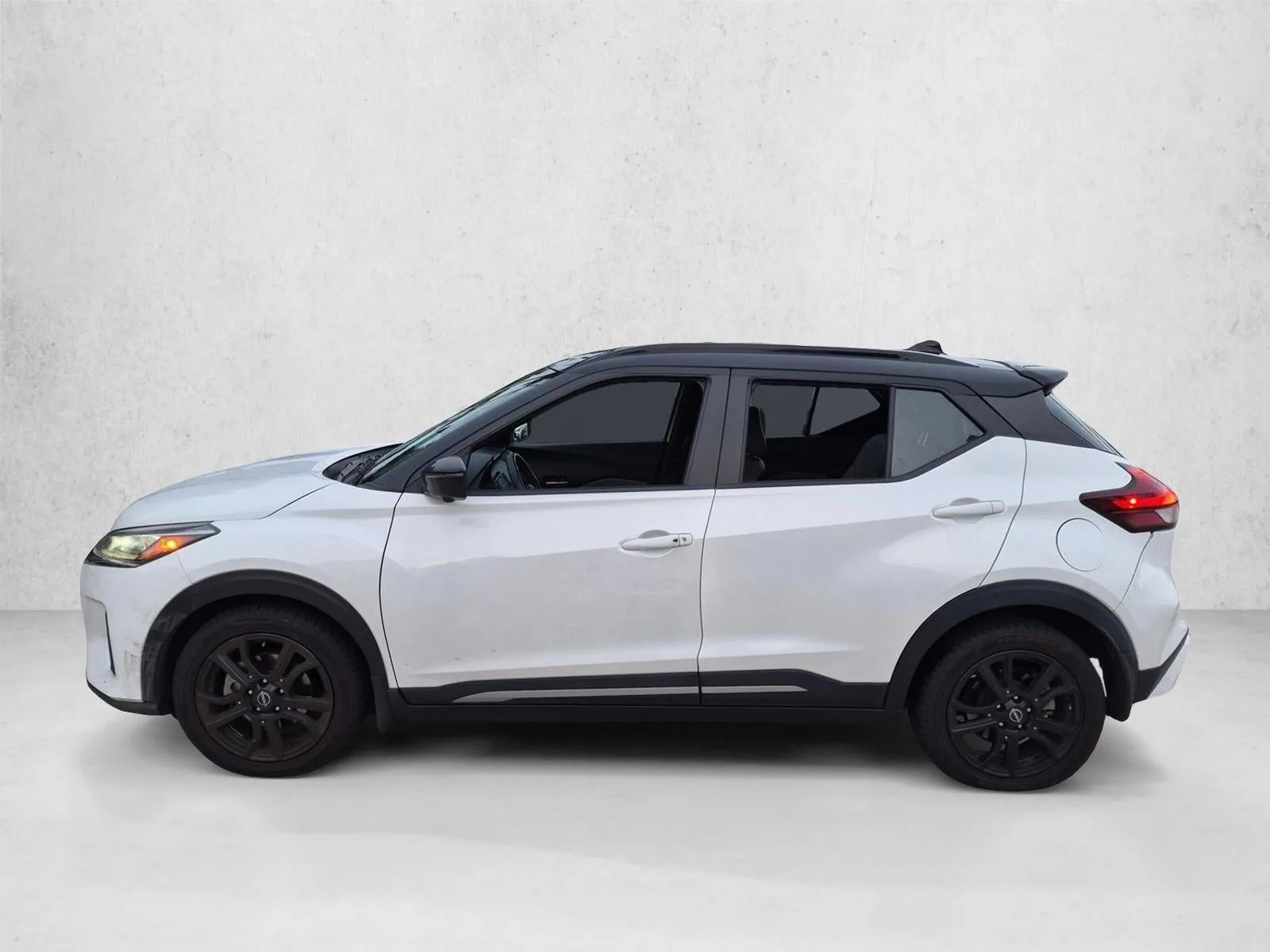 2023 Nissan Kicks SR FWD photo 8