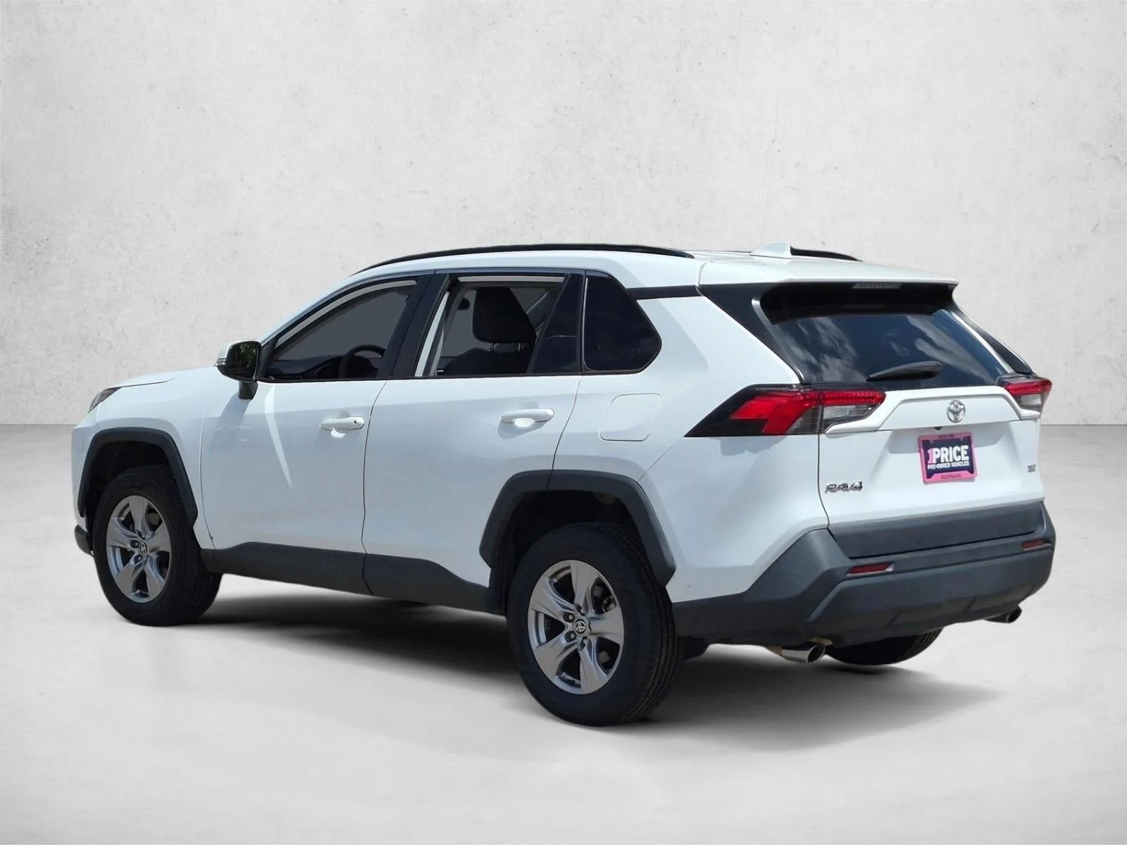 2023 Toyota RAV4 XLE photo 7
