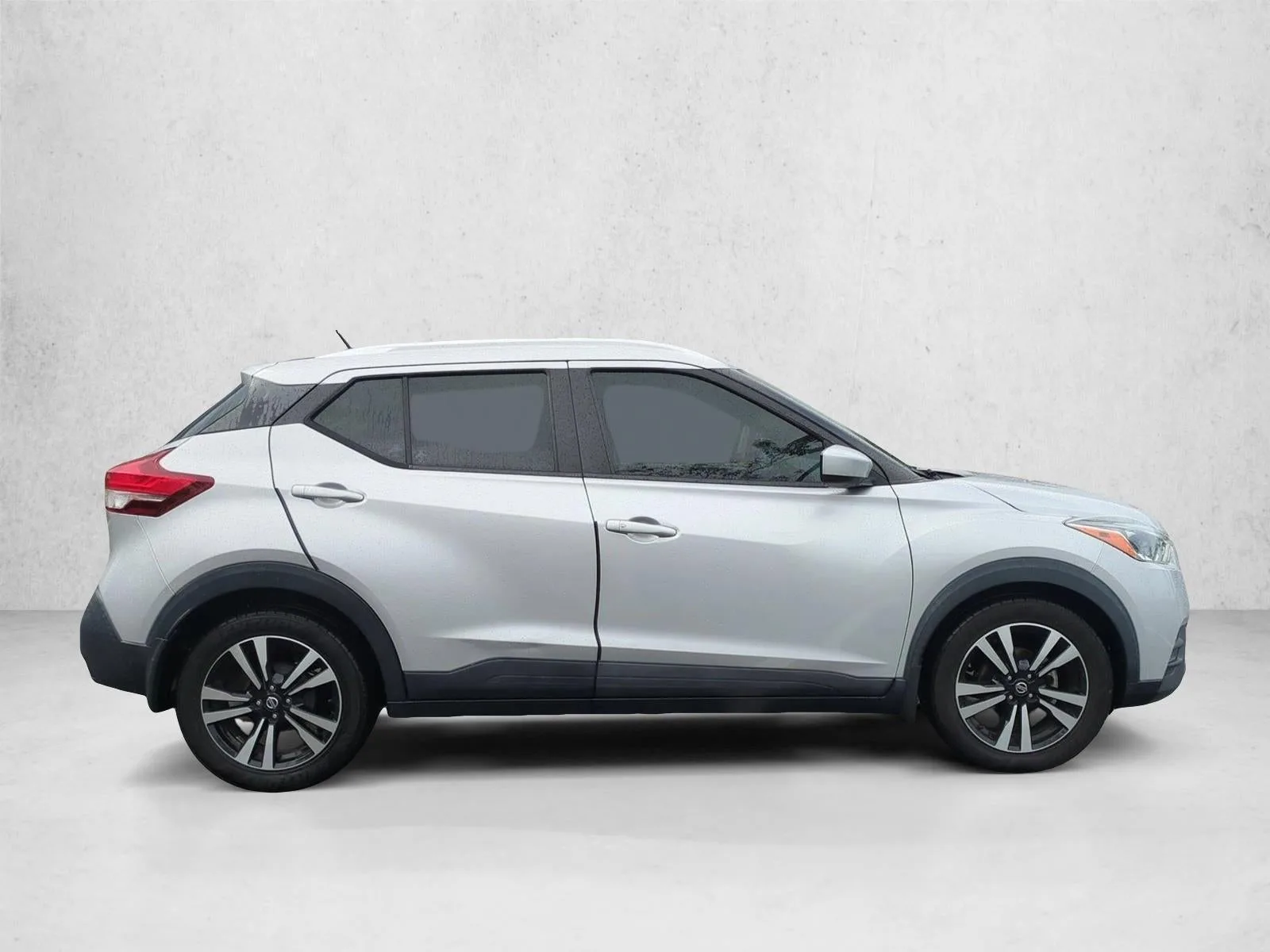2020 Nissan Kicks SV FWD photo 4