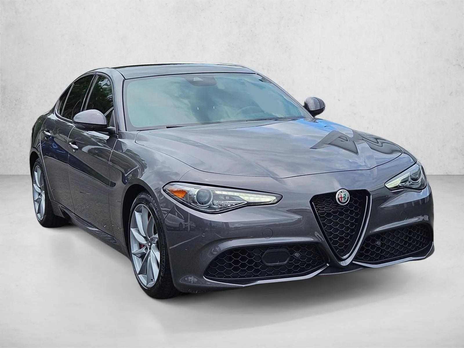 2022 Alfa Romeo Giulia RWD photo 3
