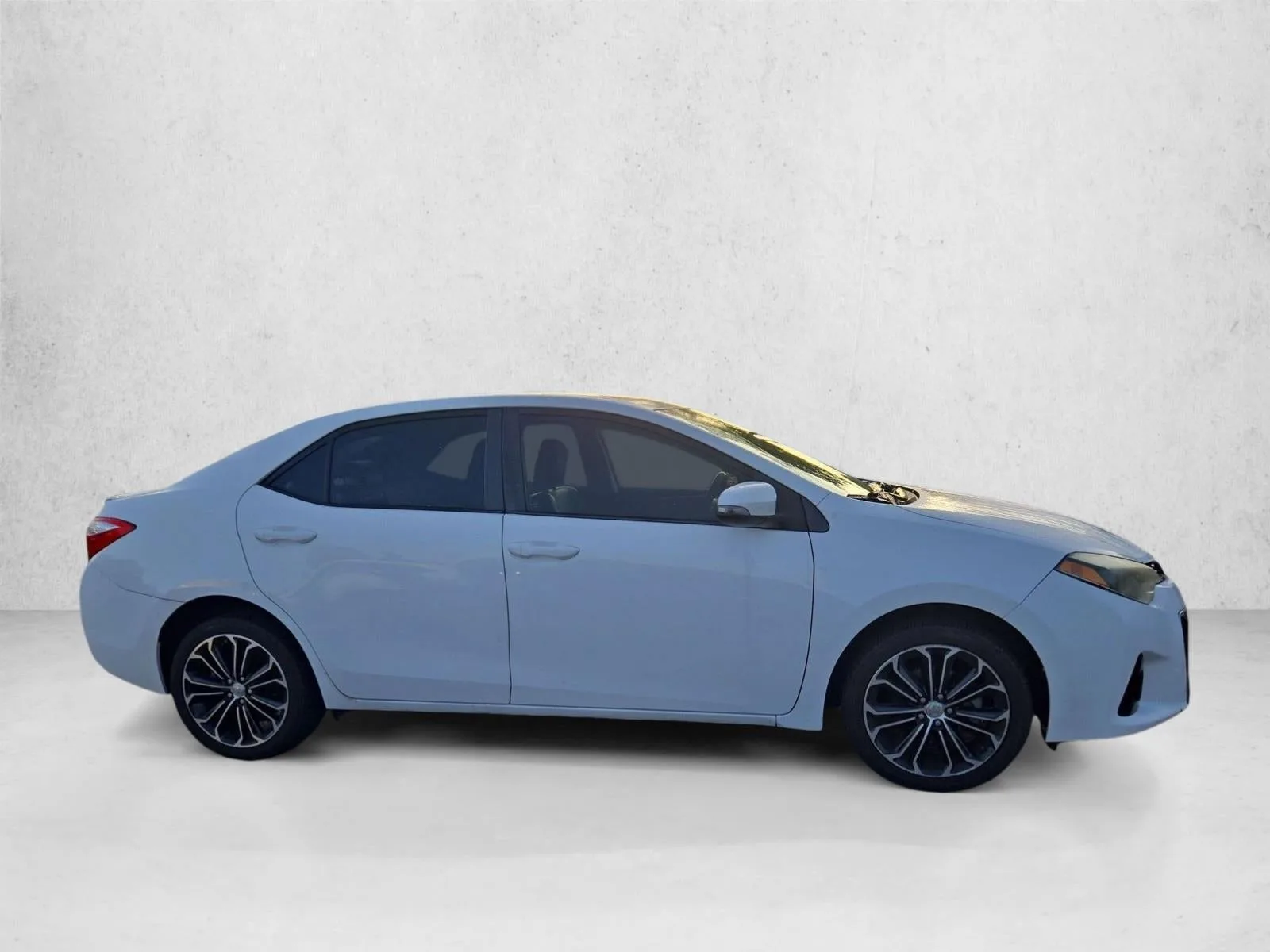 2016 Toyota Corolla 4dr Sdn CVT Auto S Plus (Natl) photo 4