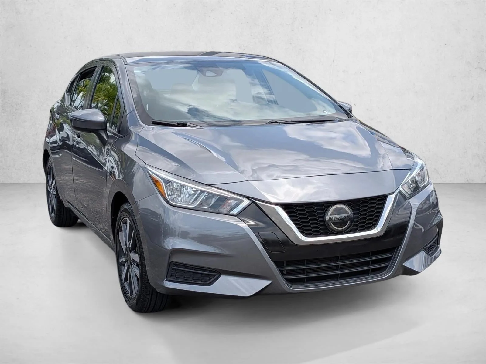 2021 Nissan Versa SV CVT photo 3