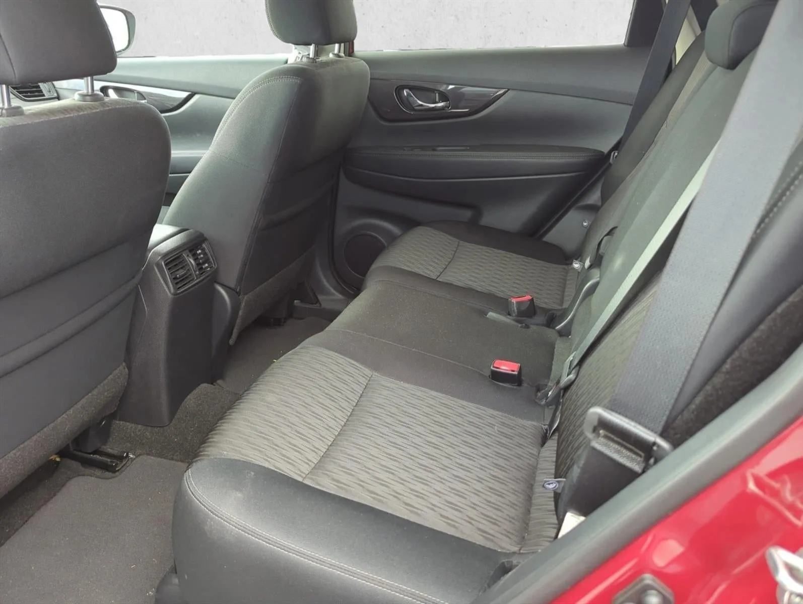2018 Nissan Rogue FWD SV photo 8