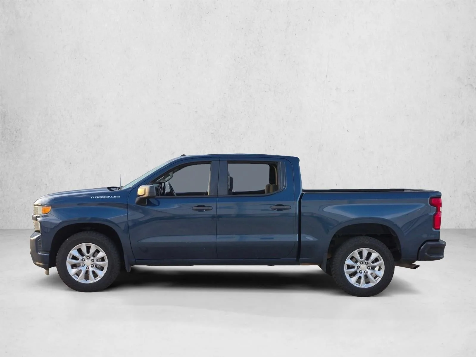 2021 Chevrolet Silverado 1500 Crew Cab Short Box 2-Wheel Drive Custom photo 8