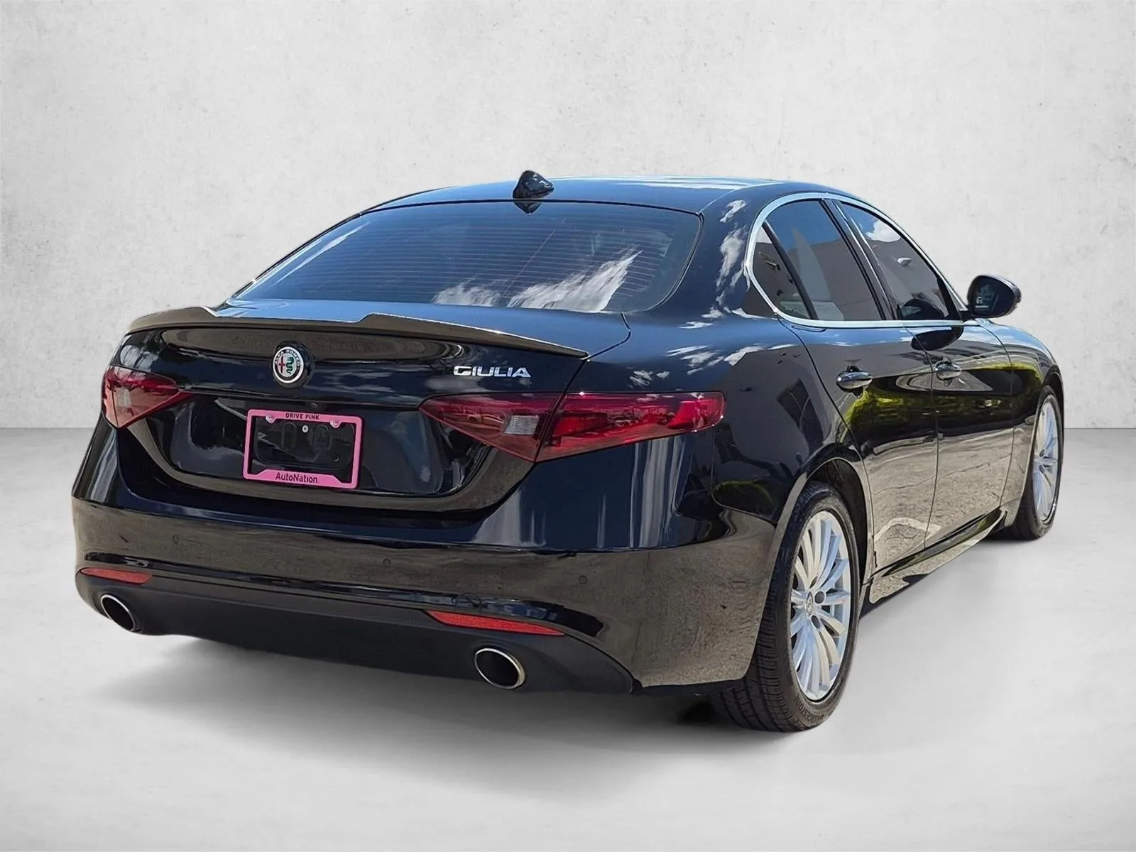2021 Alfa Romeo Giulia RWD photo 5