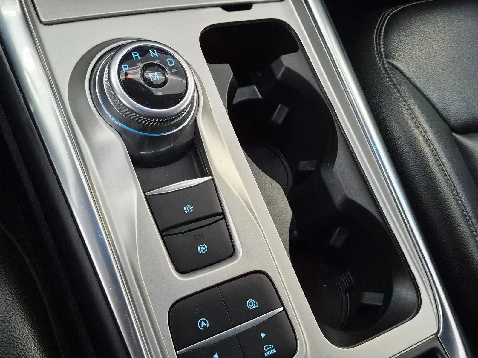 2020 Ford Explorer XLT RWD photo 11