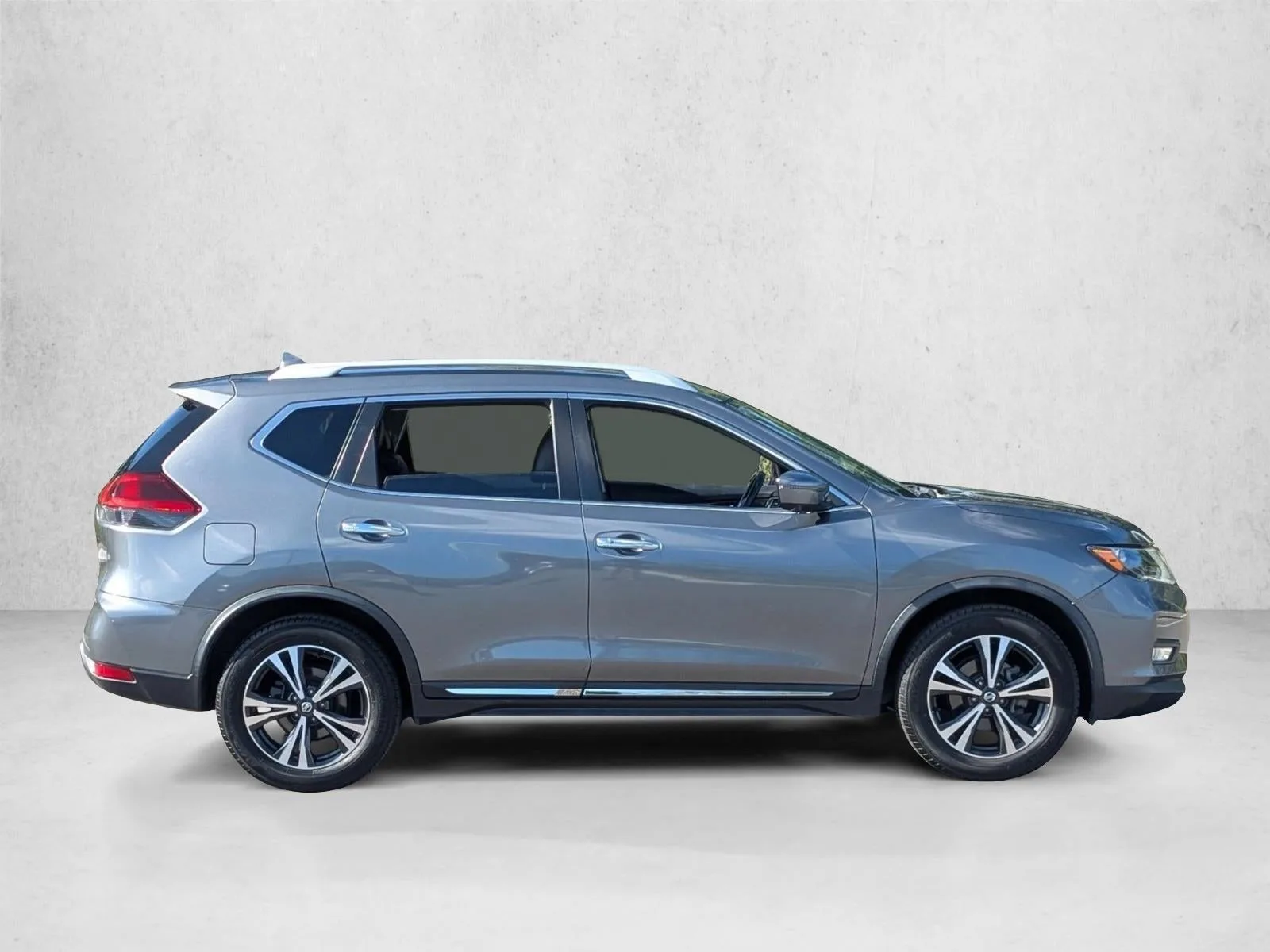 2018 Nissan Rogue FWD SL photo 4