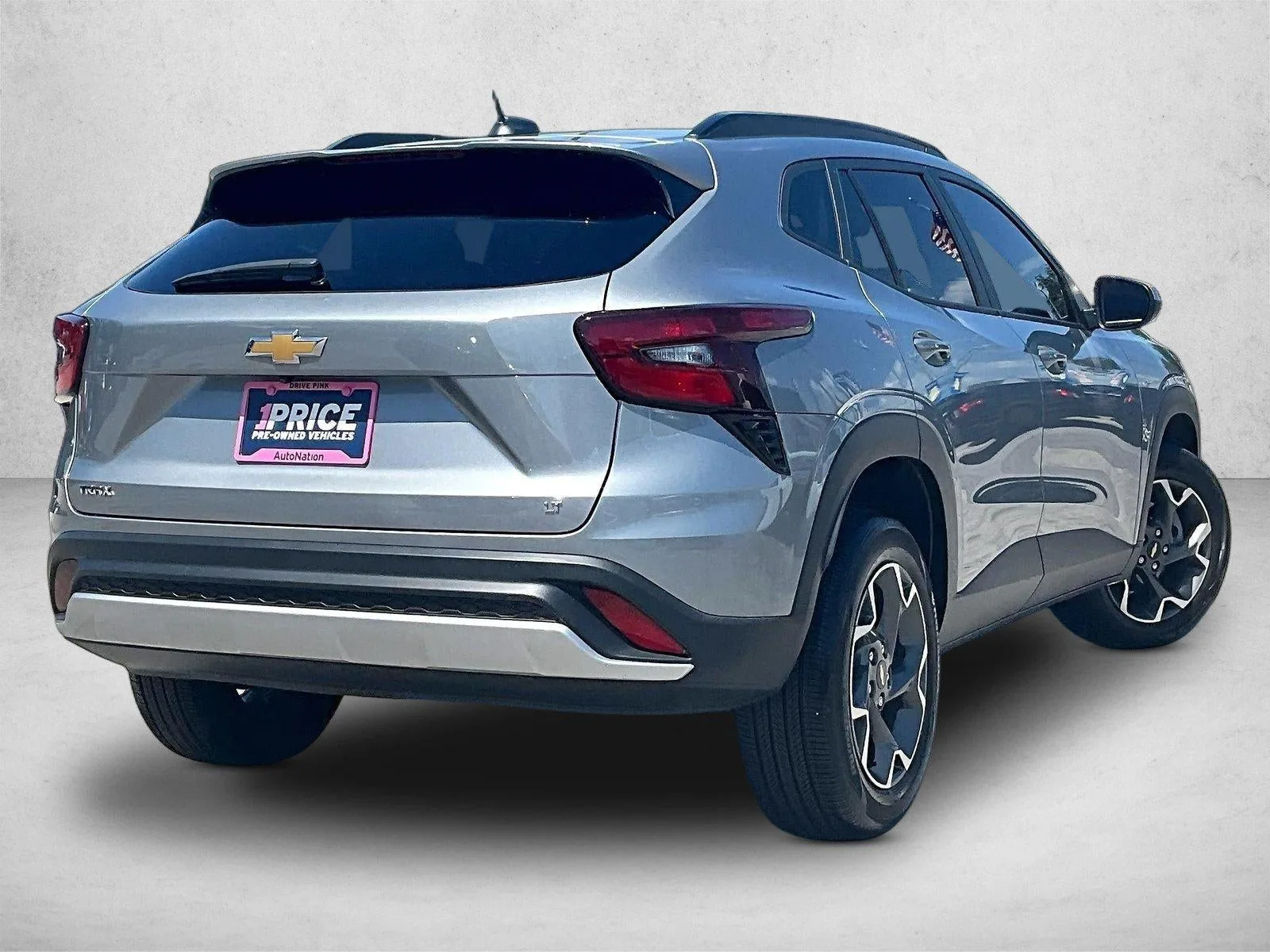 2025 Chevrolet Trax LT photo 2