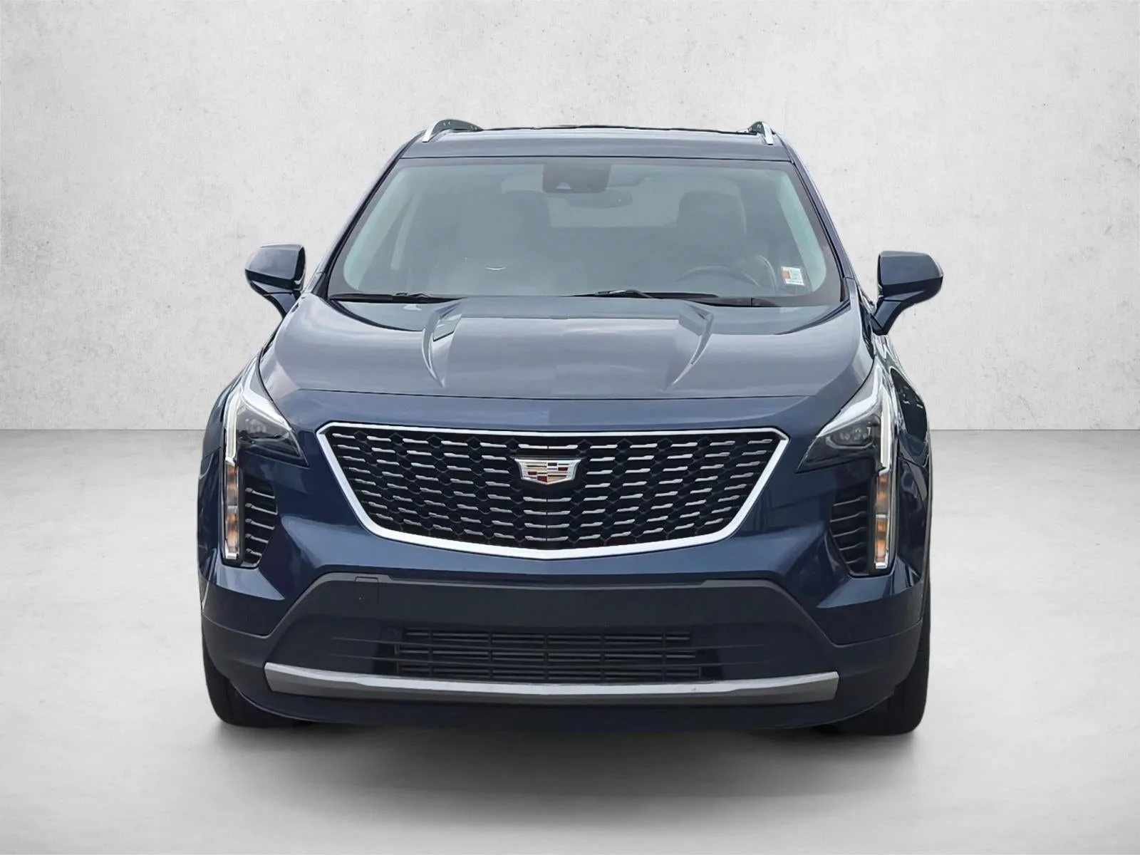 2020 Cadillac XT4 FWD 4dr Premium Luxury photo 2