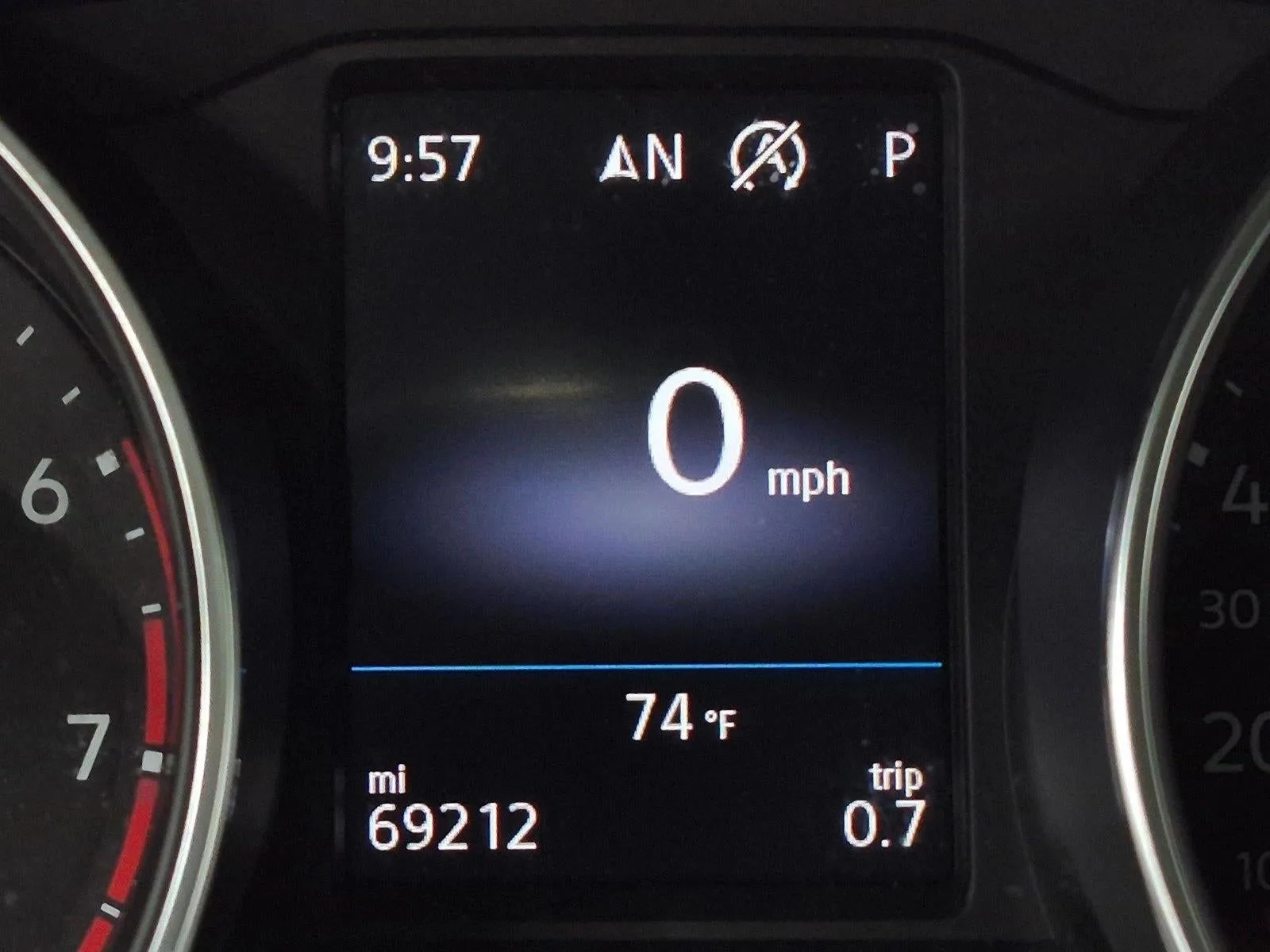 2018 Volkswagen Tiguan 2.0T SEL FWD photo 11