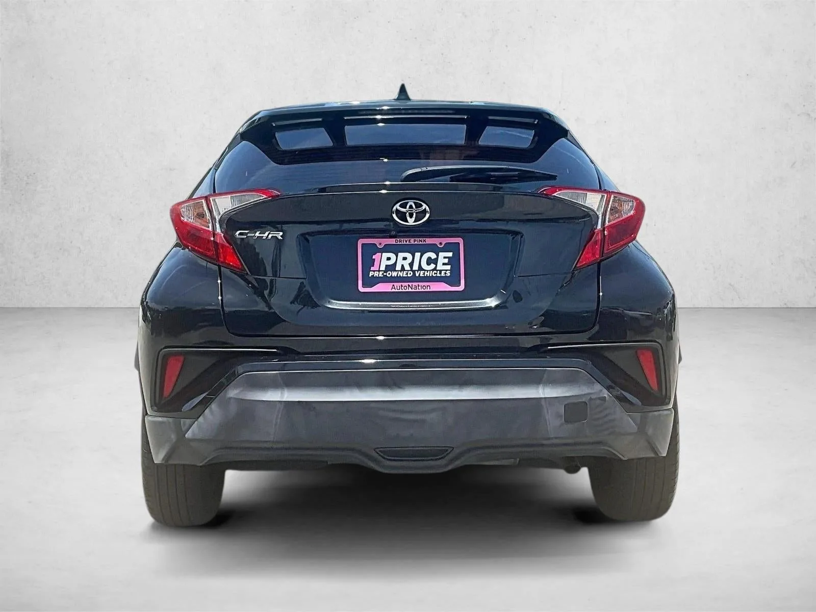 2019 Toyota C-HR LE photo 4