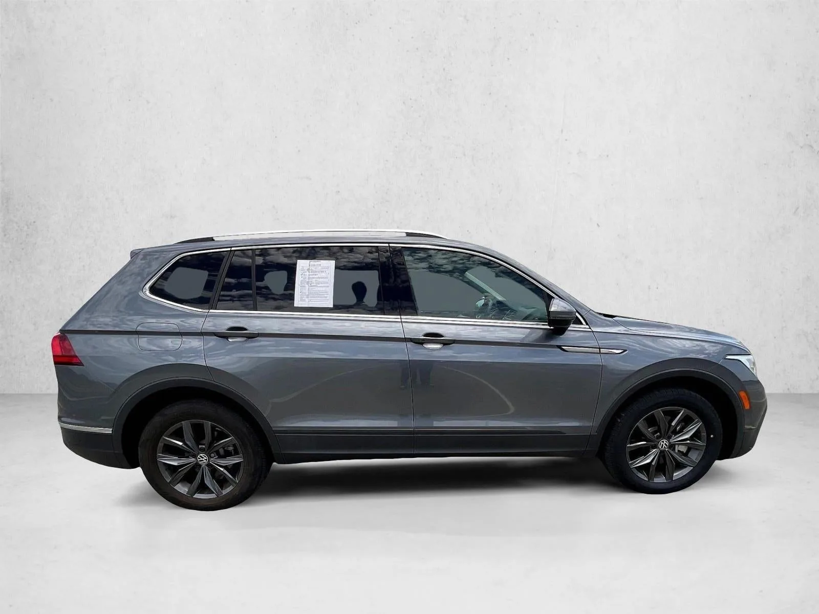 2023 Volkswagen Tiguan 2.0T SE FWD photo 5