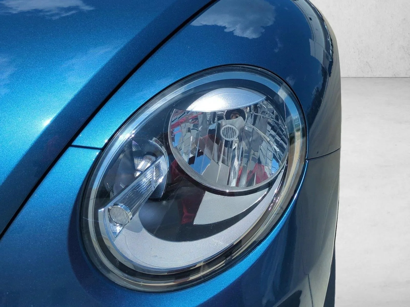 2019 Volkswagen Beetle S Auto photo 9