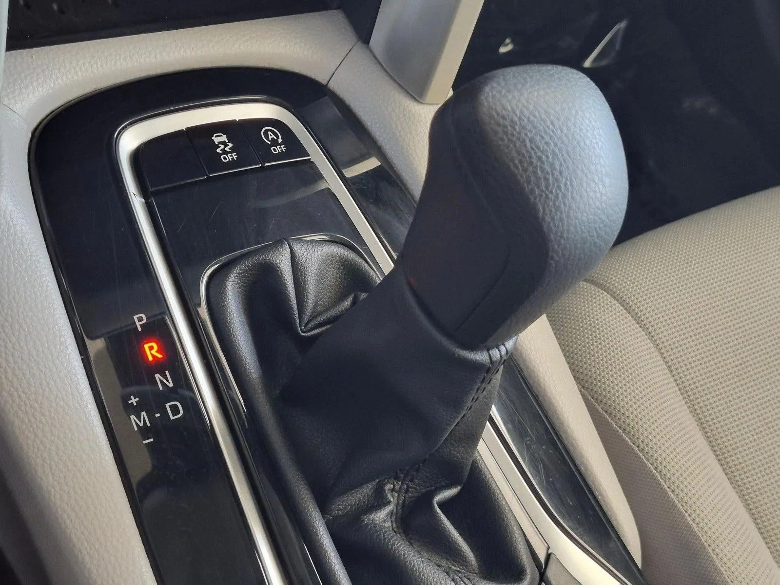 2023 Toyota Corolla Cross L 2WD (Natl) photo 11