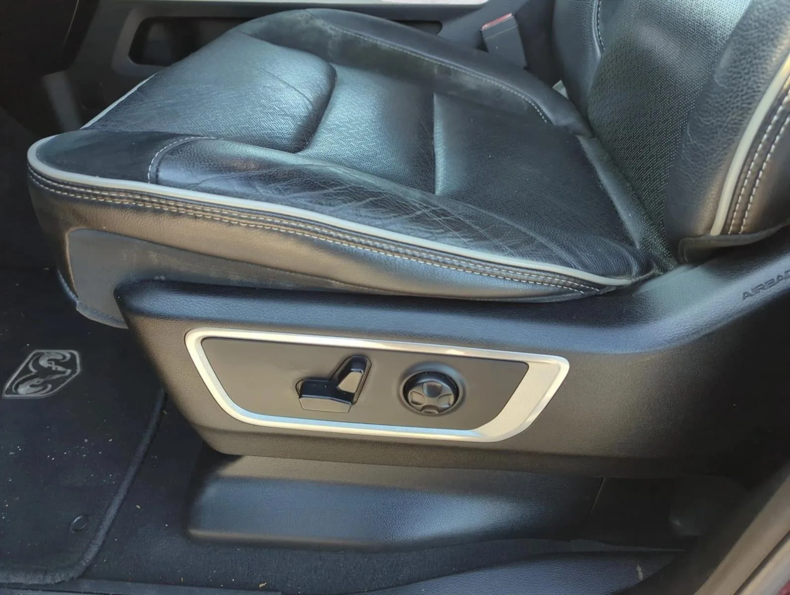 2019 RAM 1500 Laramie 4x2 Quad Cab 6'4" Box photo 12