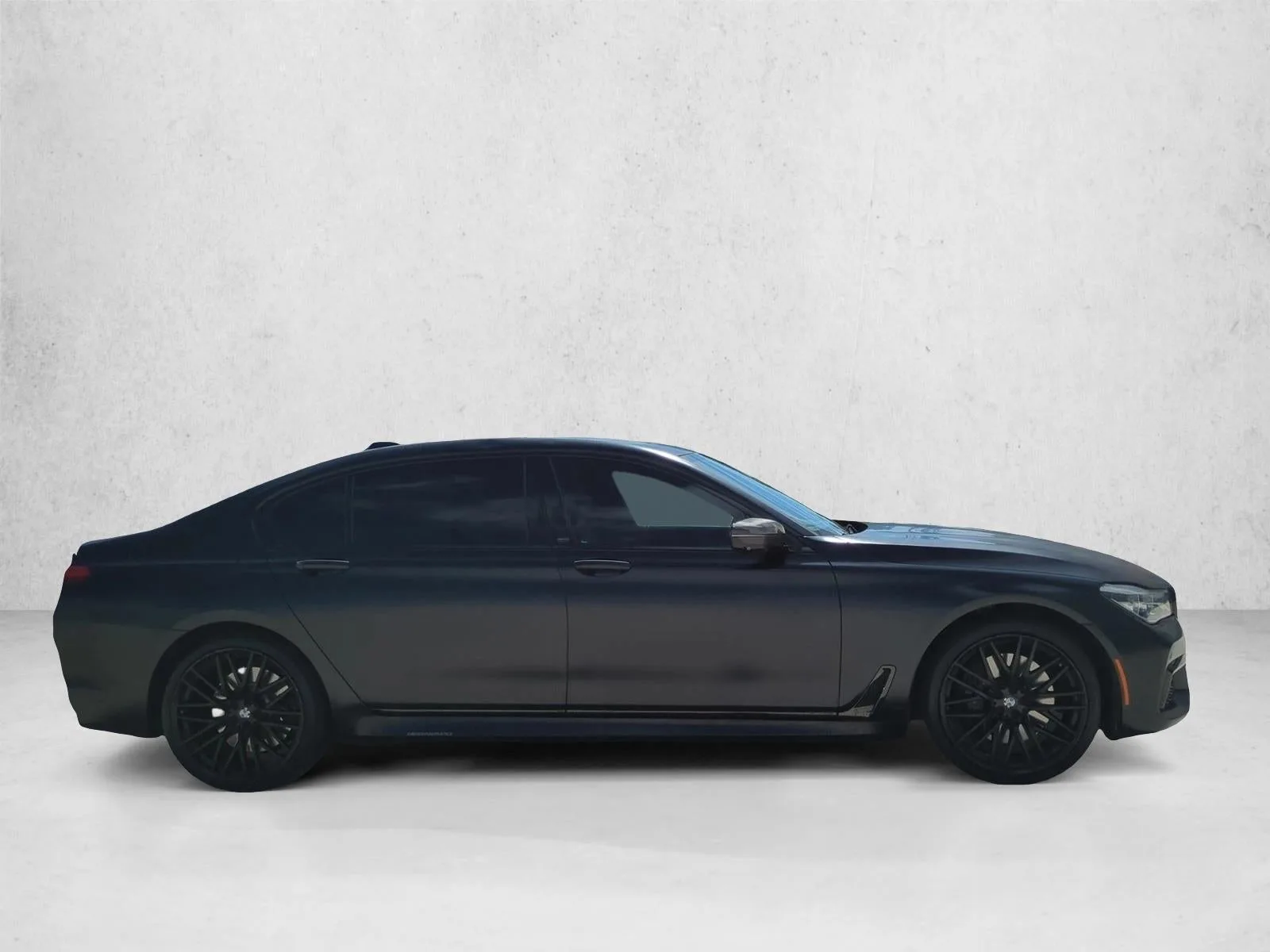 2017 BMW 750i Sedan photo 4