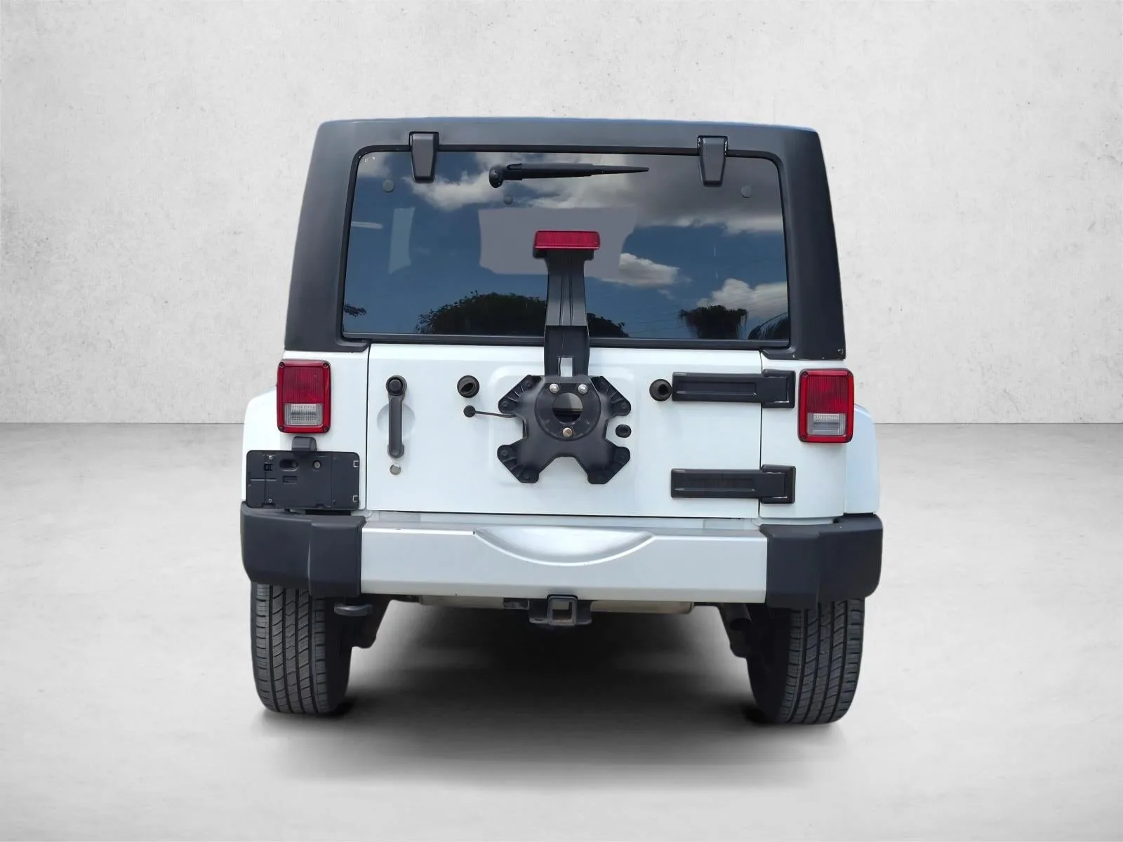 2013 Jeep Wrangler Unlimited Sahara photo 3