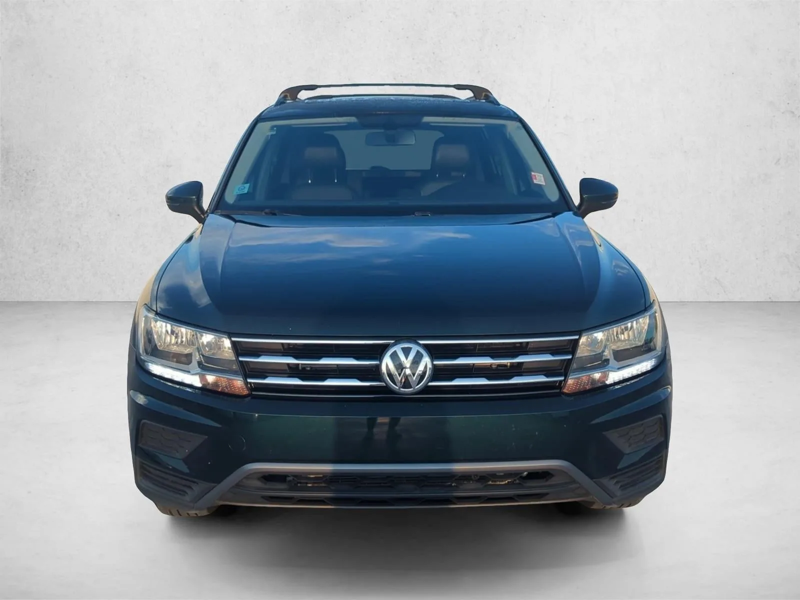 2019 Volkswagen Tiguan 2.0T SE FWD photo 2