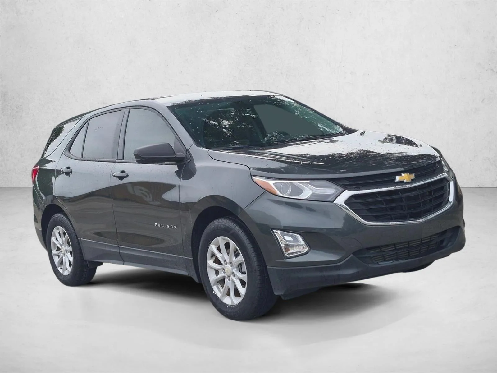 2019 Chevrolet Equinox LS photo 3