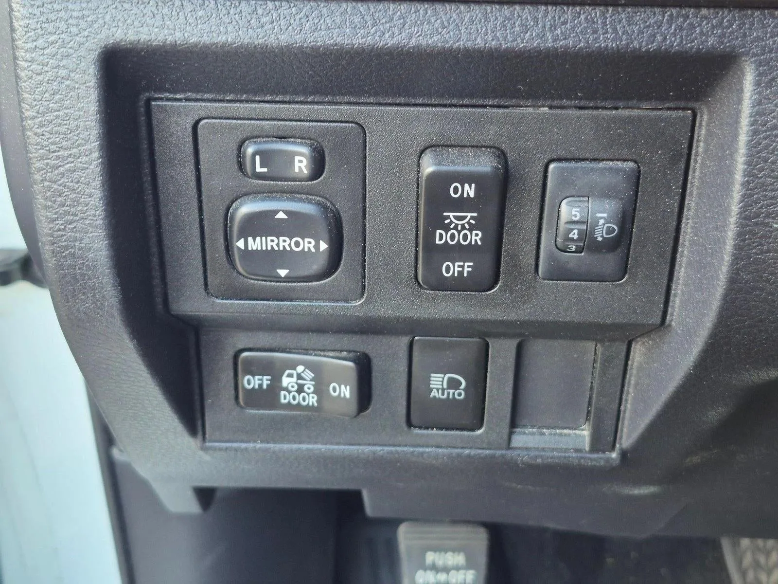 2020 Toyota Tundra SR5 photo 8
