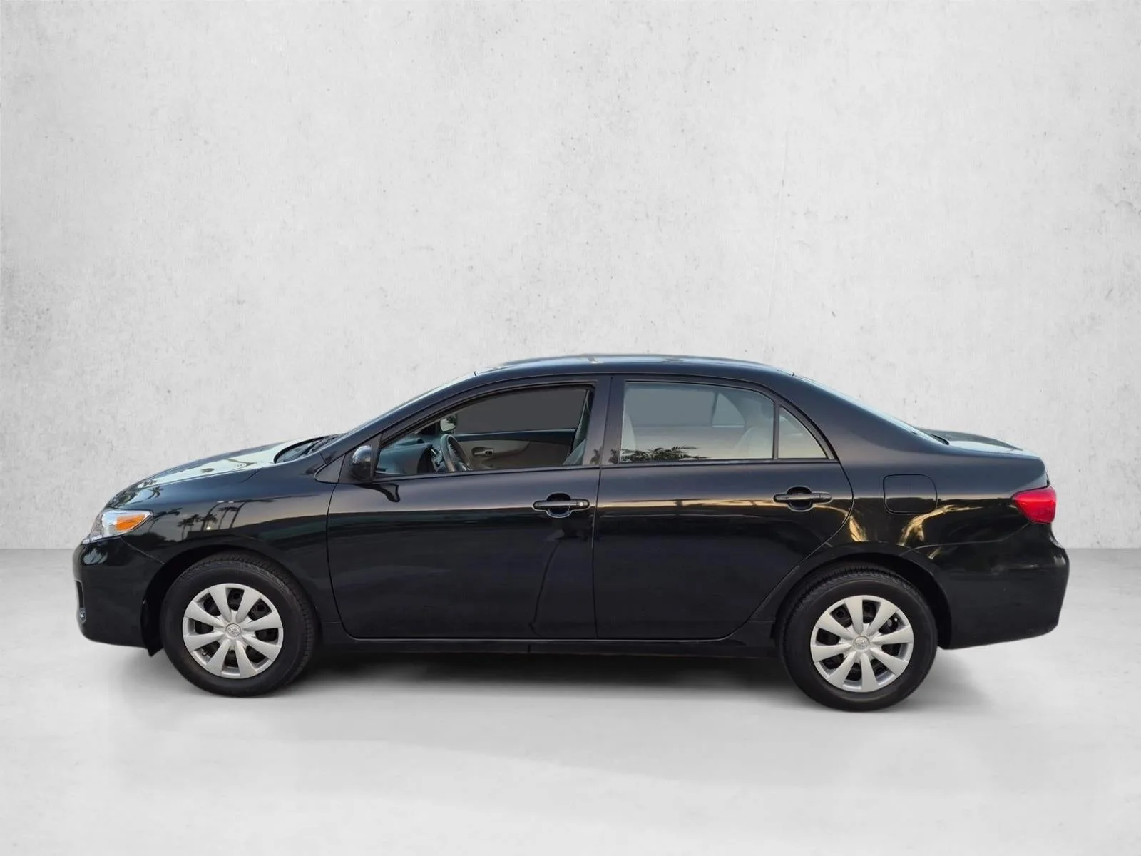2013 Toyota Corolla 4dr Sdn Auto L (Natl) photo 8