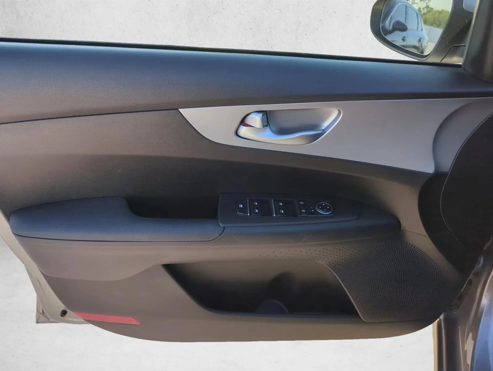 2023 Kia Forte LXS IVT photo 10