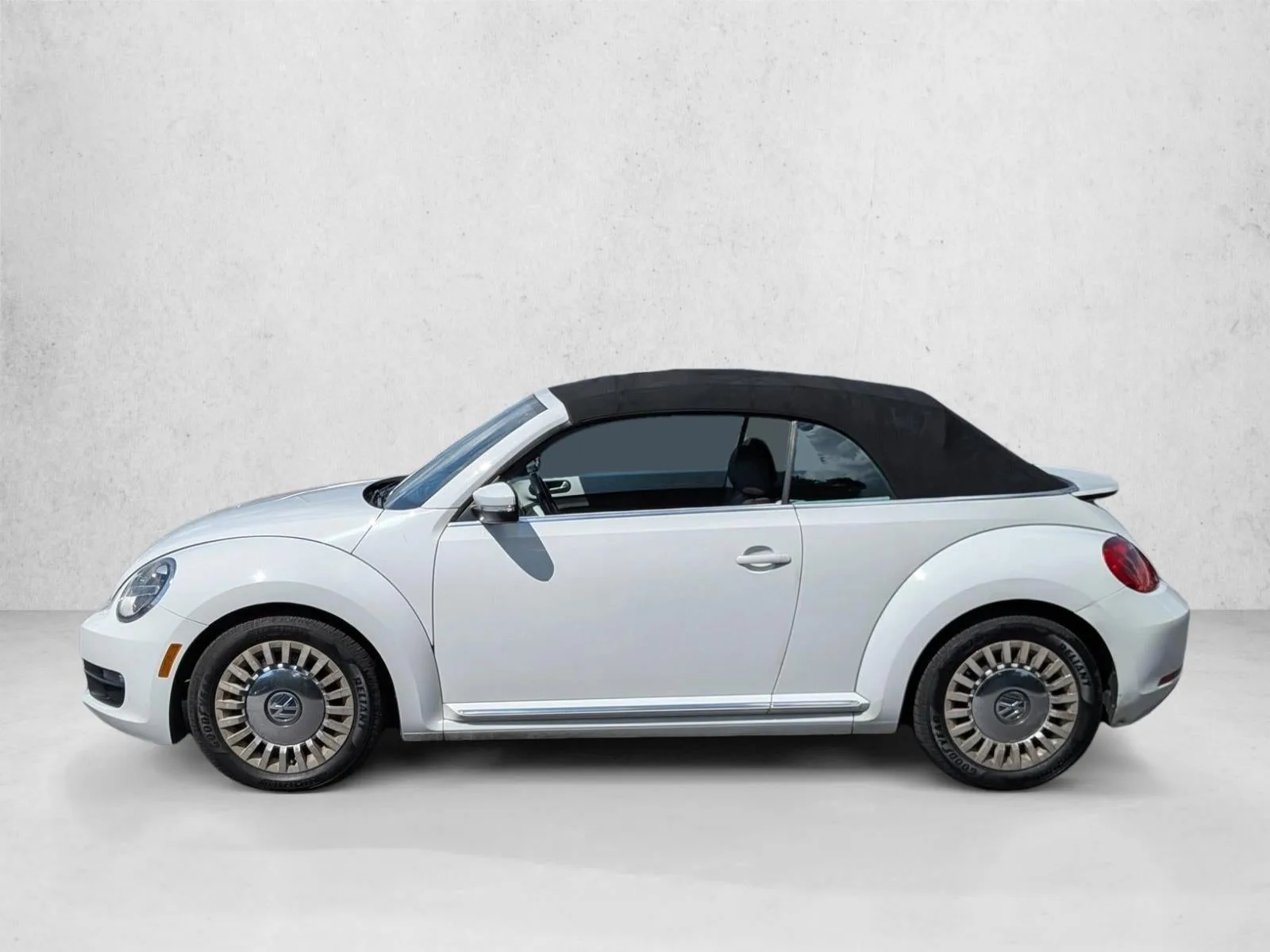 2016 Volkswagen Beetle Convertible 2dr Auto 1.8T S photo 9