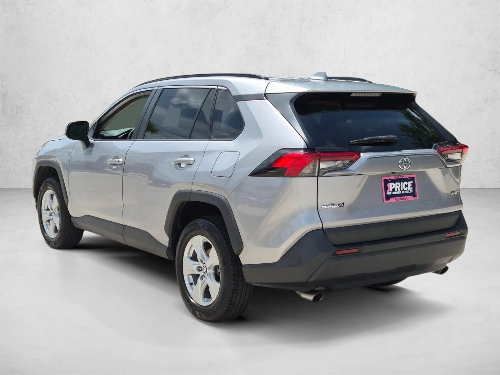 2020 Toyota RAV4 XLE FWD (GS) photo 7