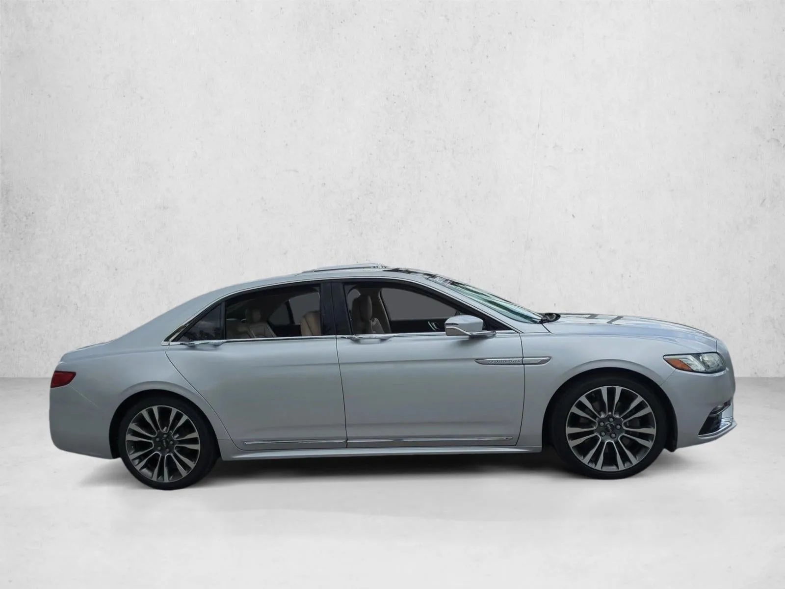 2017 Lincoln Continental Reserve FWD photo 4