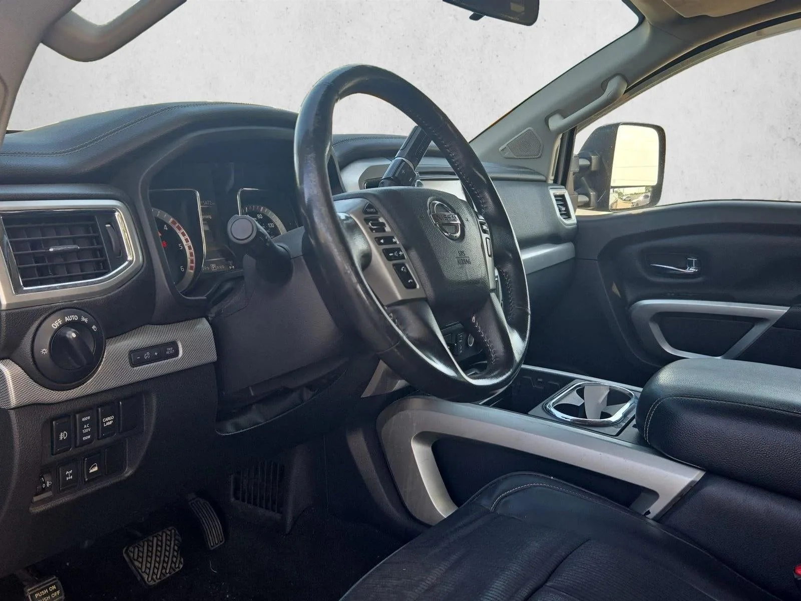2016 Nissan Titan XD 4WD Crew Cab PRO-4X Diesel photo 7