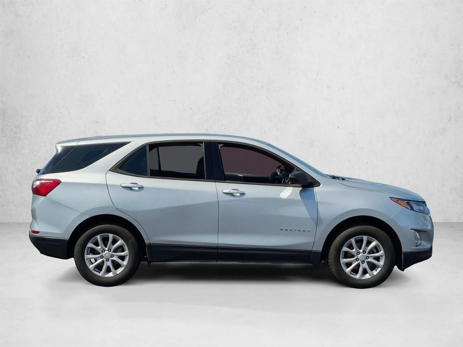 2019 Chevrolet Equinox LS photo 4