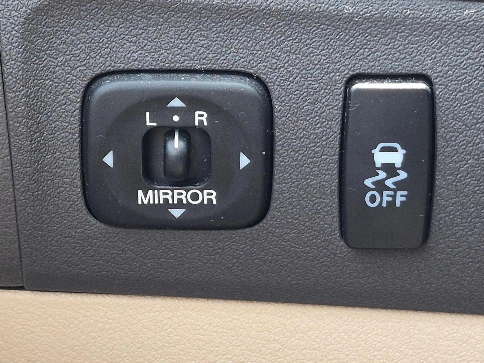 2011 Lexus ES 350 4dr Sdn photo 8