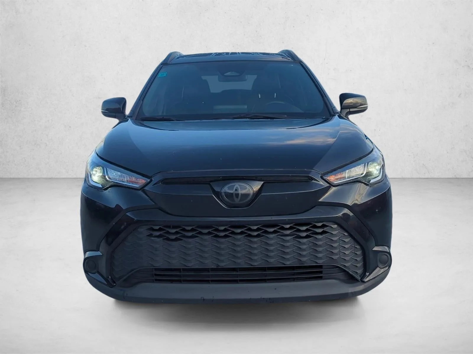 2023 Toyota Corolla Cross Hybrid SE 4WD (Natl) photo 2