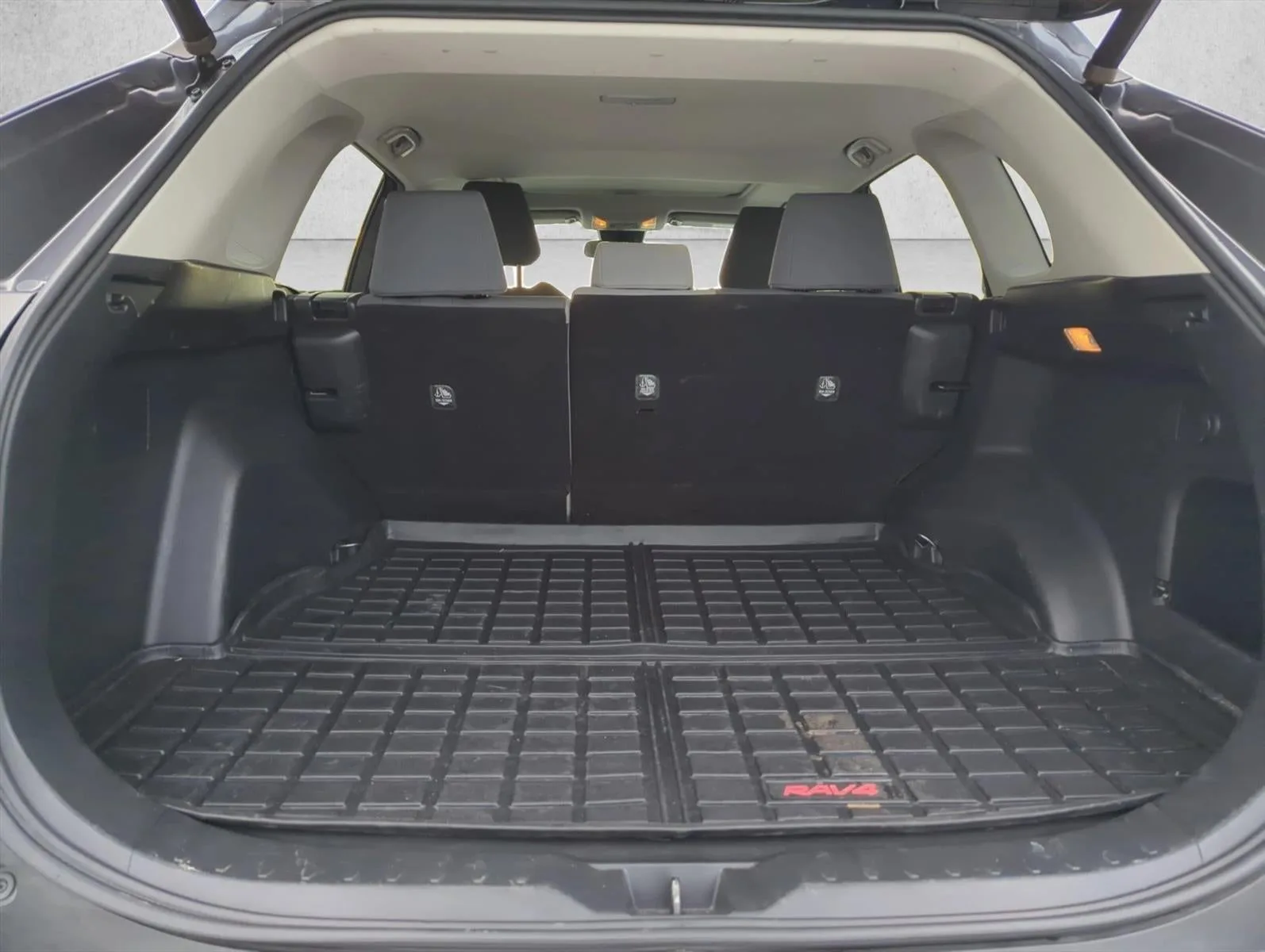2021 Toyota RAV4 XLE FWD (GS) photo 5