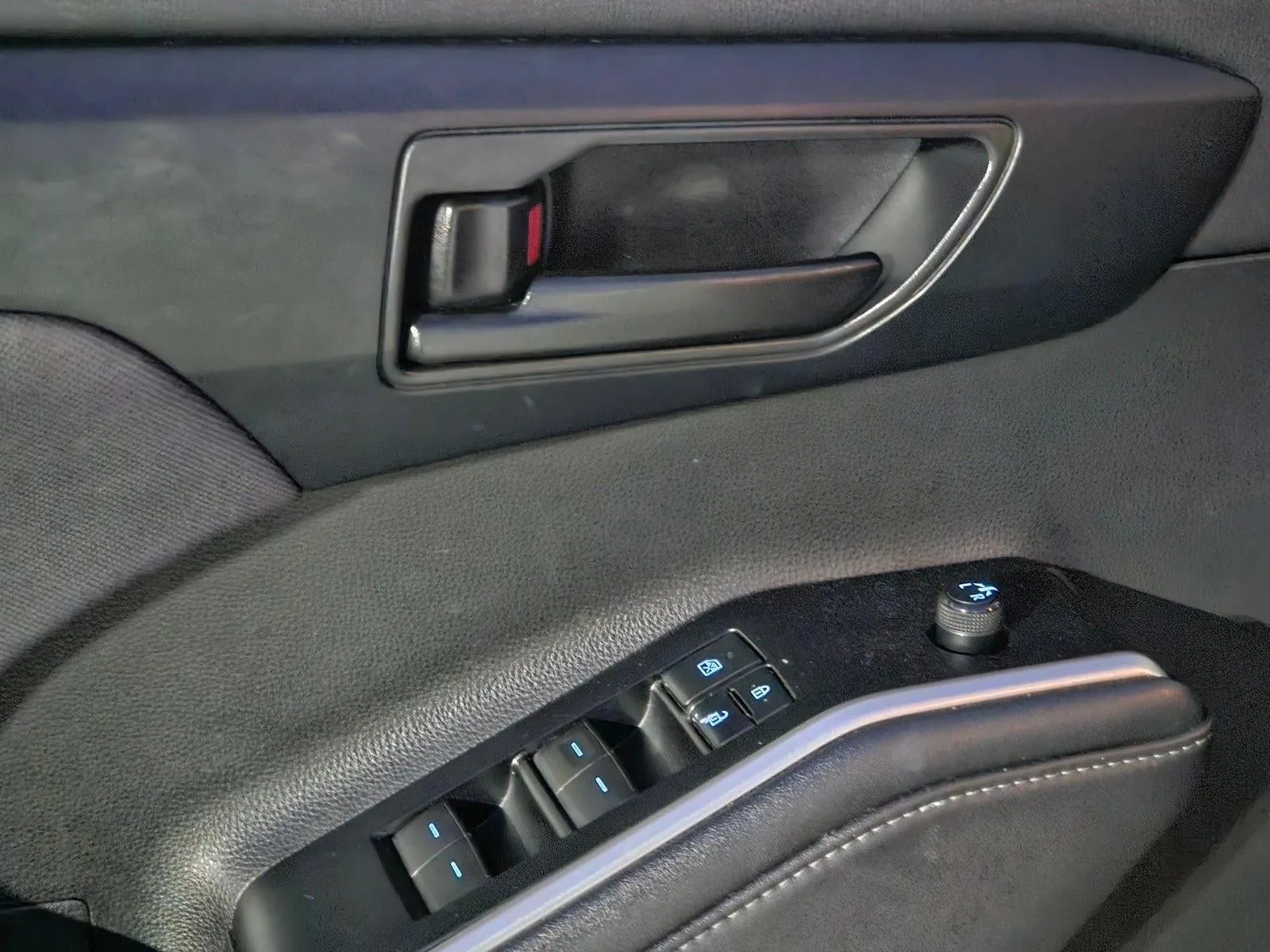 2021 Toyota Highlander L FWD (Natl) photo 8