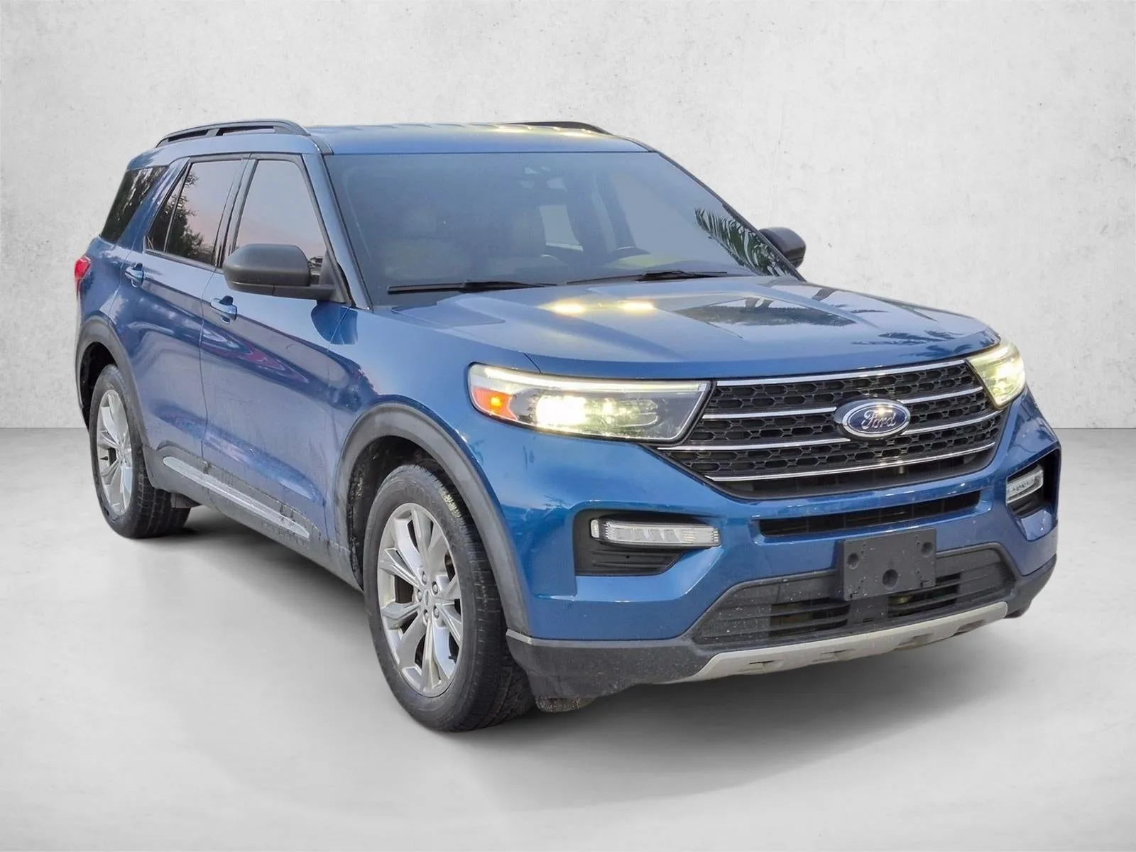 2020 Ford Explorer XLT RWD photo 3