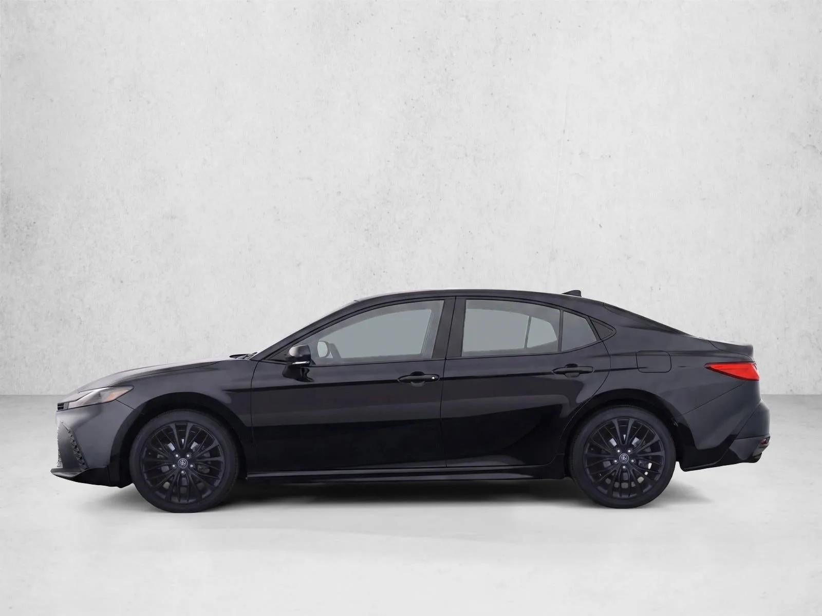 2020 Toyota Camry SE Nightshade Auto (Natl) photo 4
