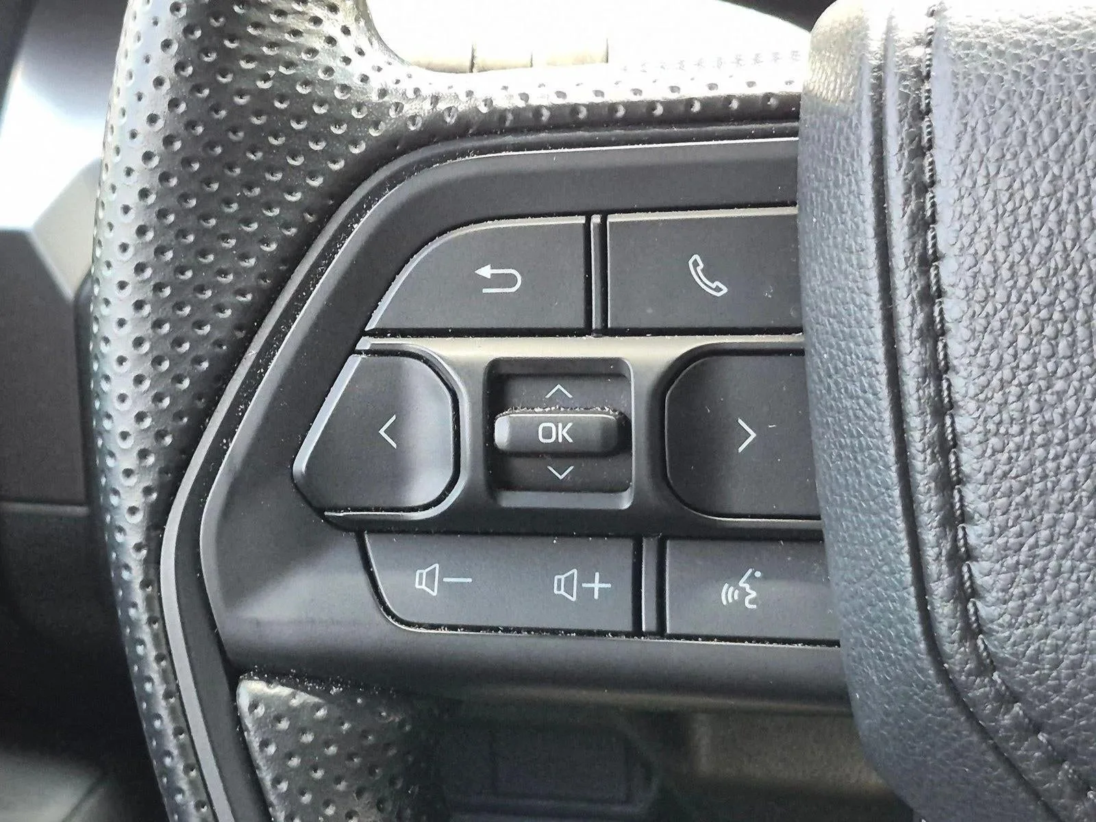 2025 Toyota Tacoma 2WD SR5 photo 11