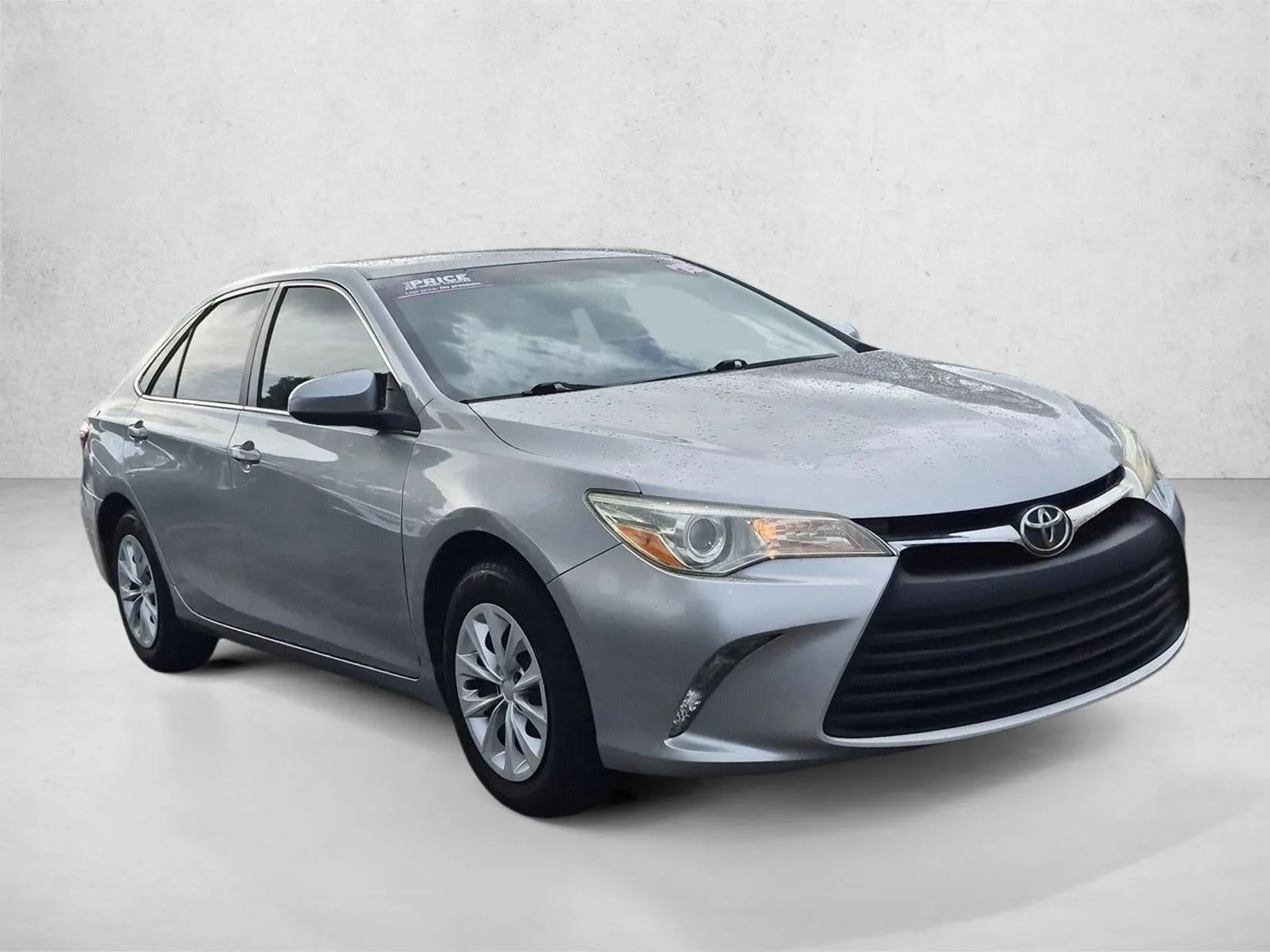 2015 Toyota Camry XLE photo 3