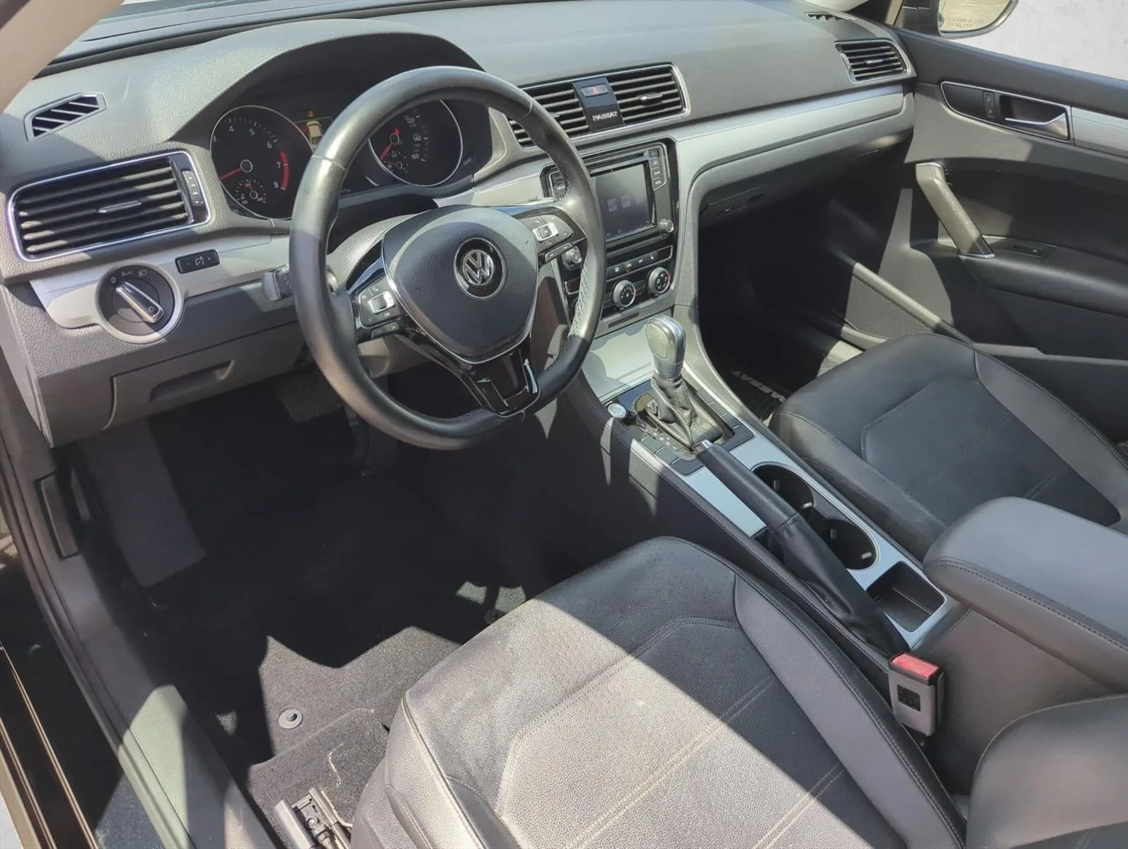 2019 Volkswagen Passat 2.0T Wolfsburg Edition Auto photo 8