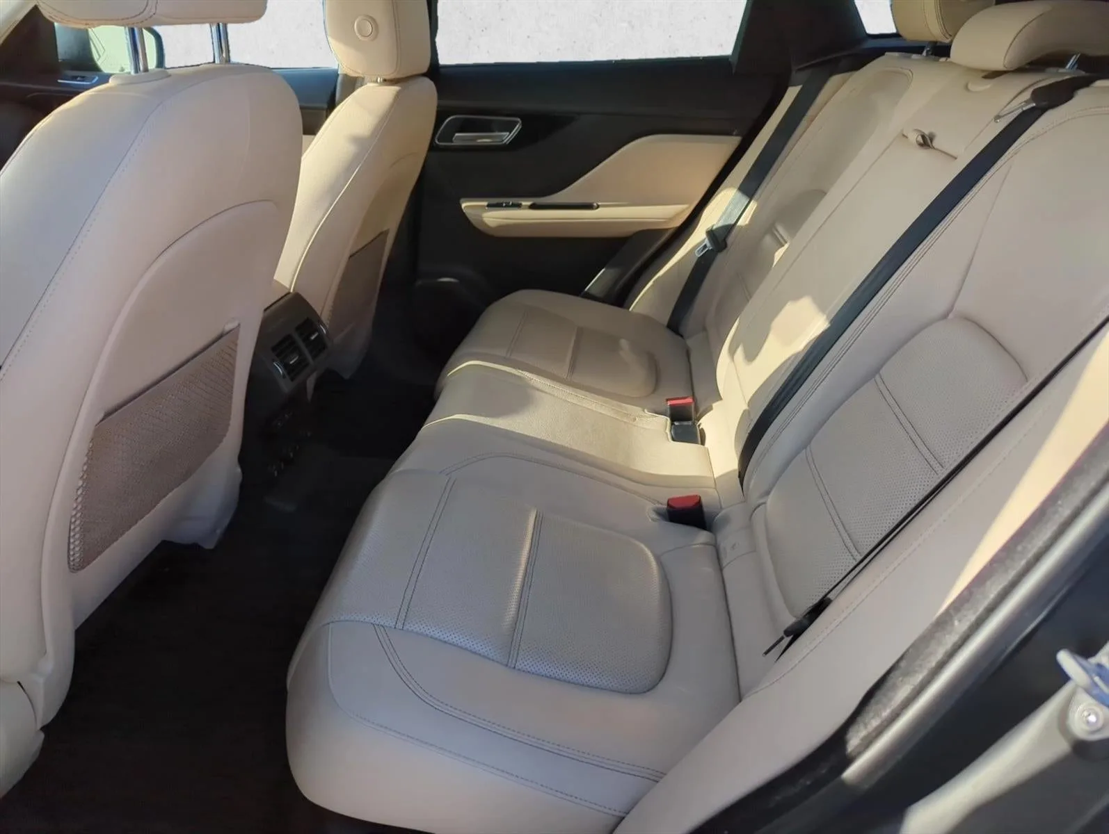 2017 Jaguar F-PACE 35t Prestige AWD photo 7