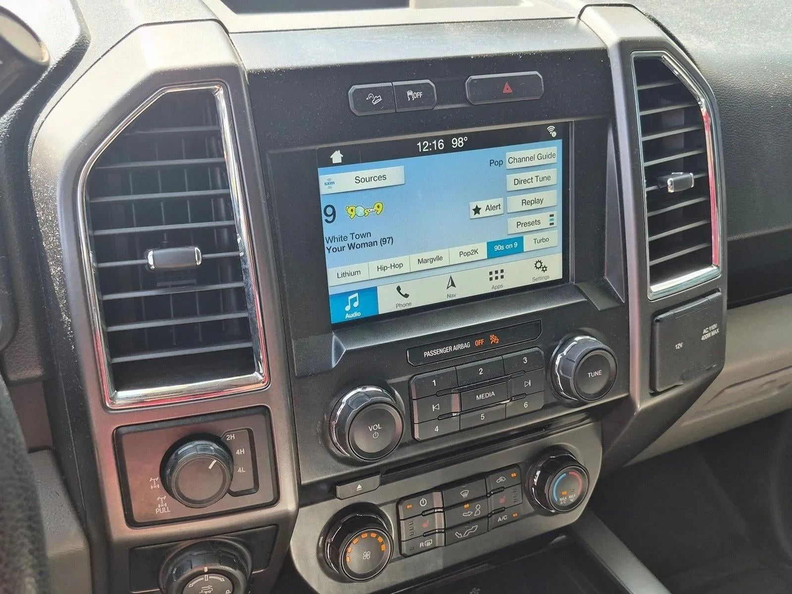 2016 Ford F-150 XLT photo 9