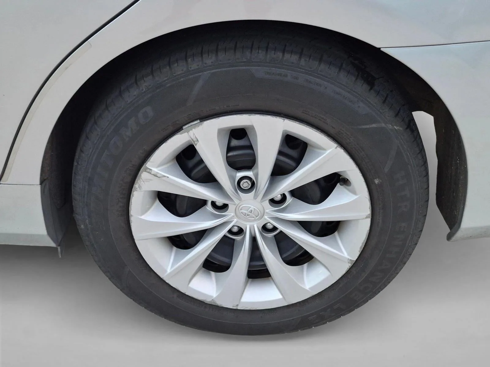 2017 Toyota Camry Hybrid LE CVT (Natl) photo 9