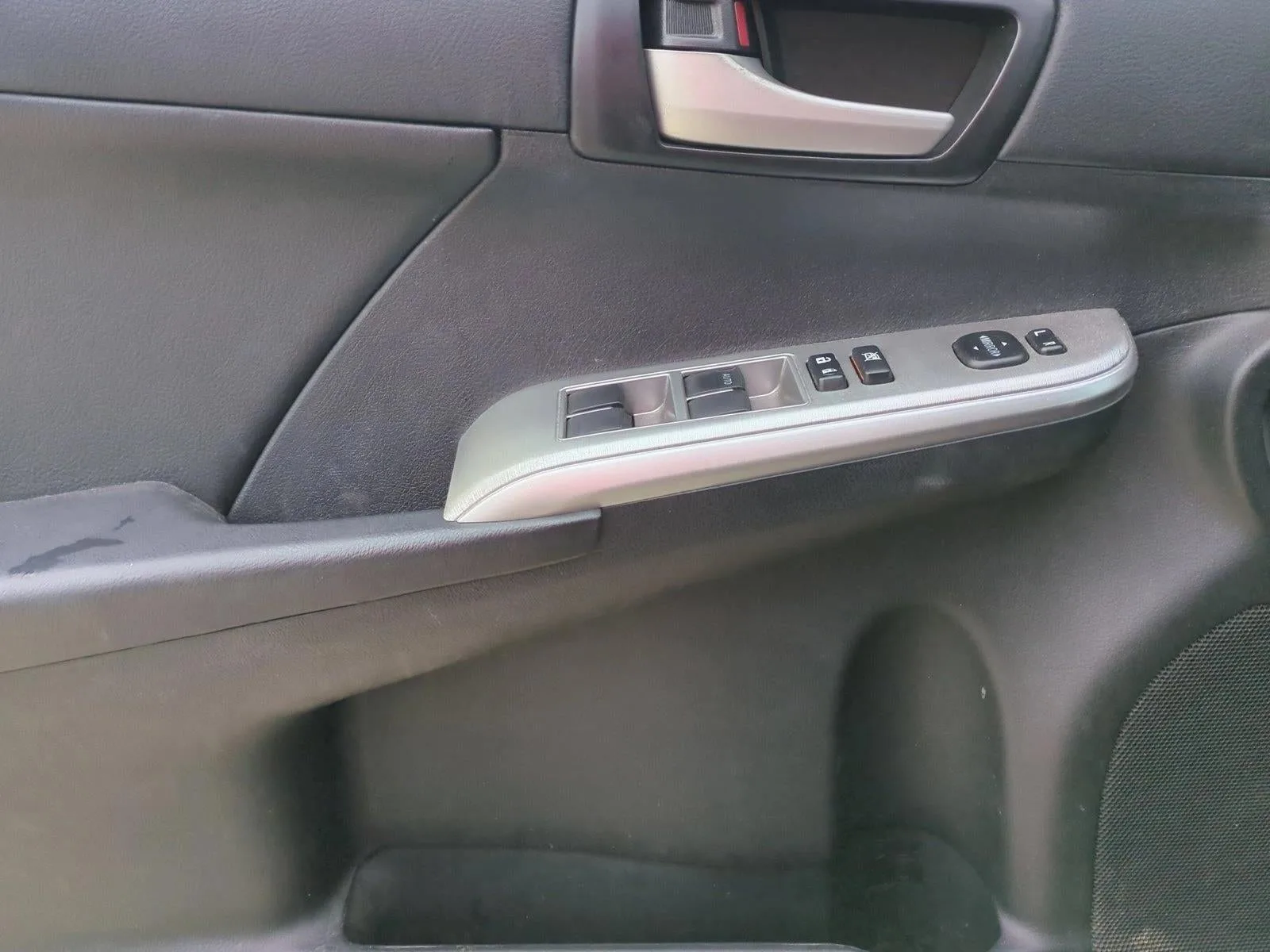 2014 Toyota Camry 4dr Sdn I4 Auto SE (Natl) *Ltd Avail* photo 7
