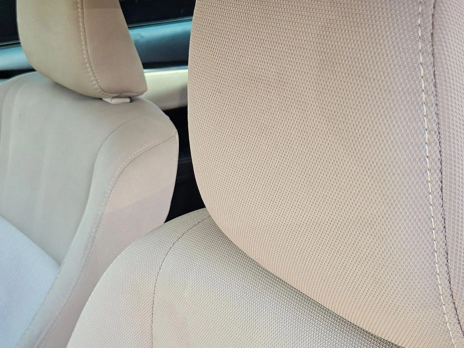 2016 Toyota Corolla 4dr Sdn CVT Auto LE (Natl) photo 8
