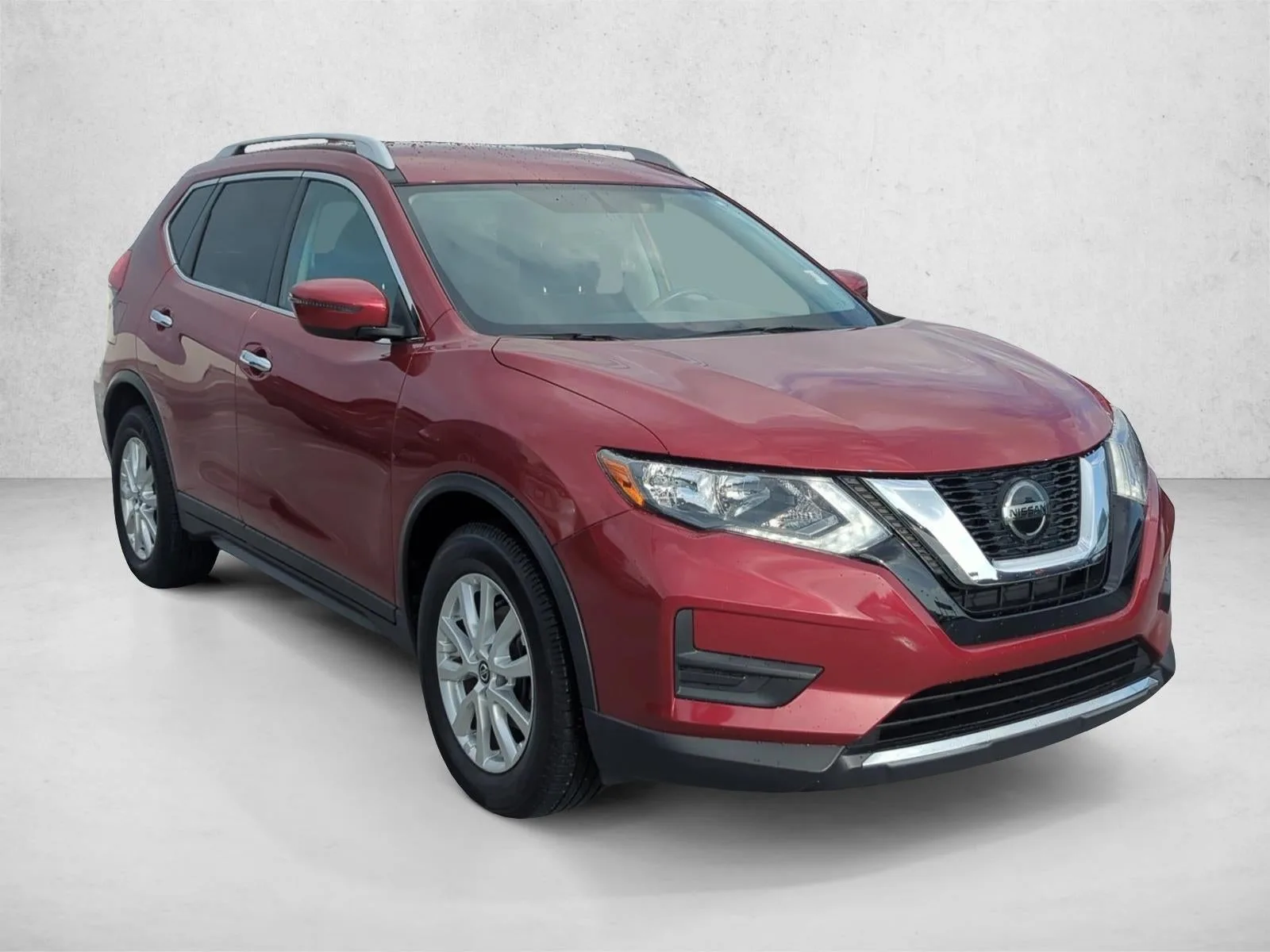 2018 Nissan Rogue FWD SV photo 3