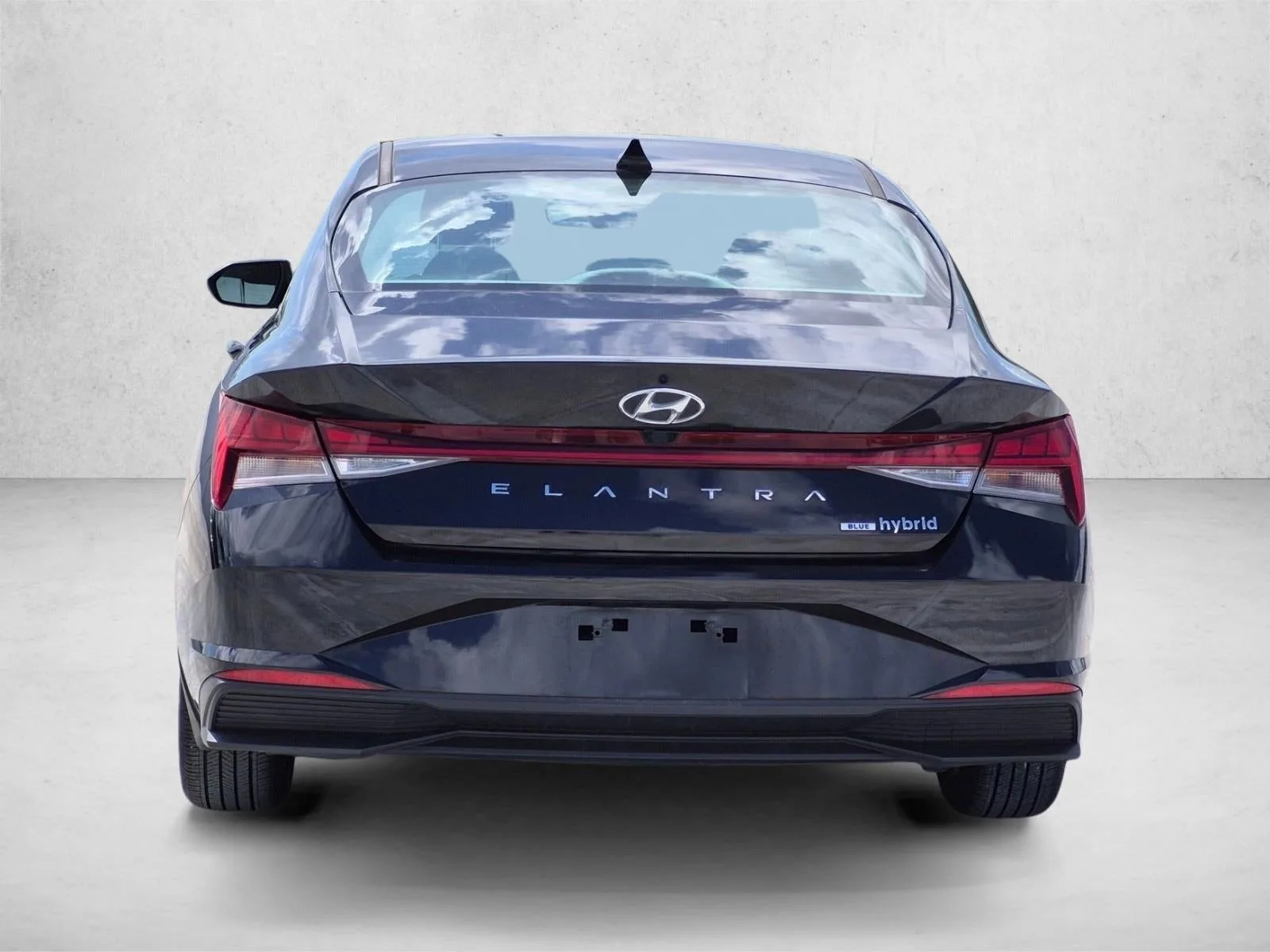 2023 Hyundai ELANTRA Hybrid Blue DCT photo 2