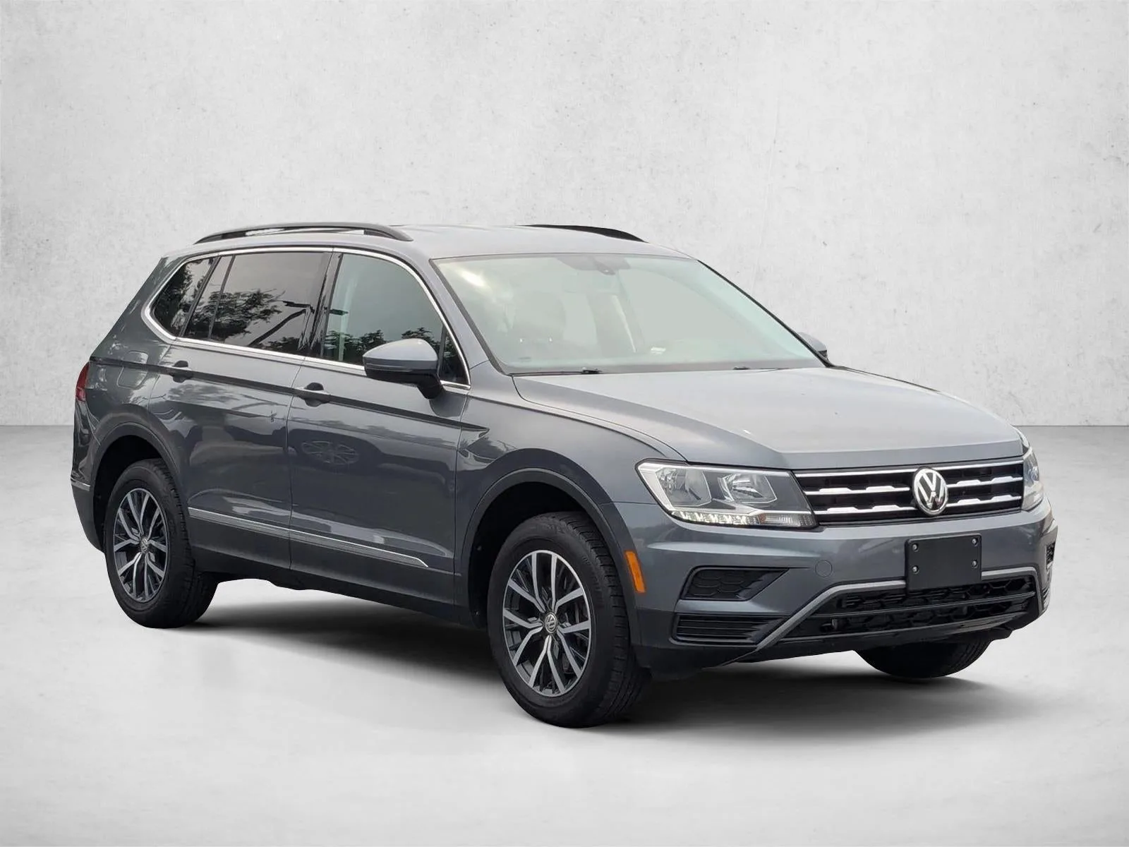 2020 Volkswagen Tiguan 2.0T SEL photo 3