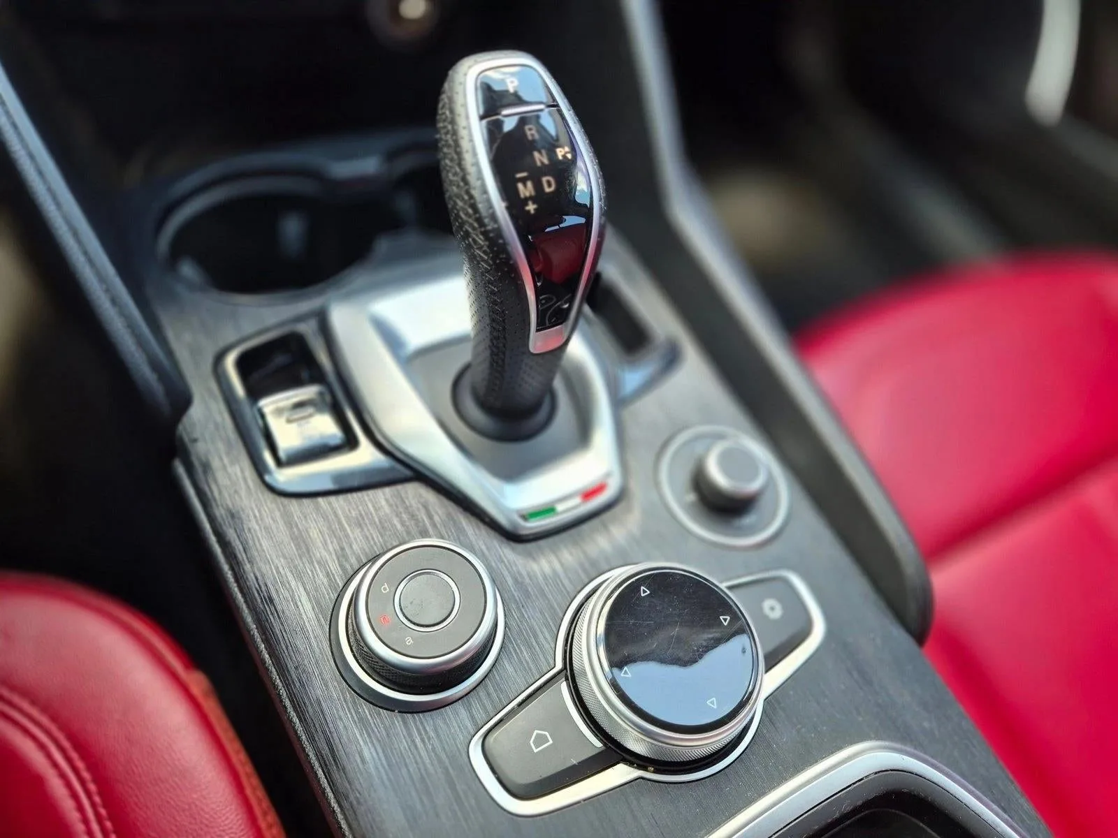 2021 Alfa Romeo Giulia RWD photo 11
